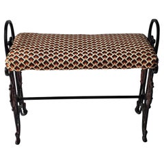 Banco de hierro forjado y asiento tapizado de mediados de siglo