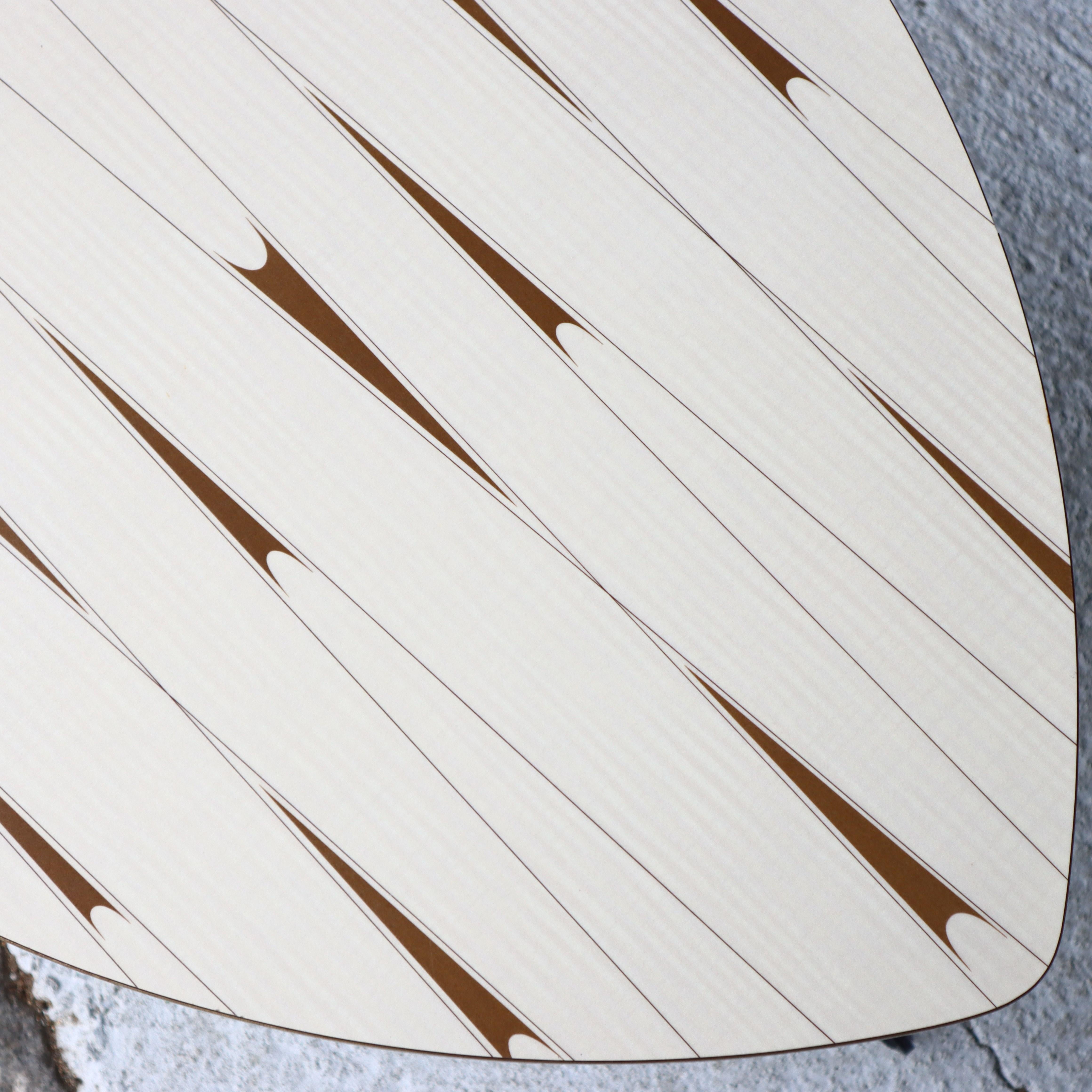 Mid-Century geschmiedet Dreiecksform Couchtisch - Formica Beistelltisch 50s im Angebot 2