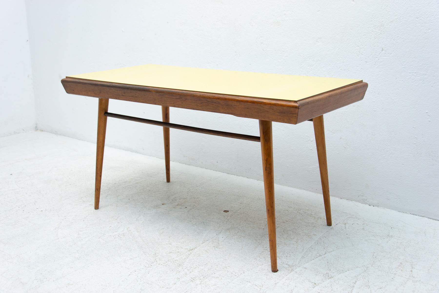 Mid Century Formica and Beech Wood Coffee Table, 1960´s, Czechoslovakia In Good Condition For Sale In Prague 8, CZ