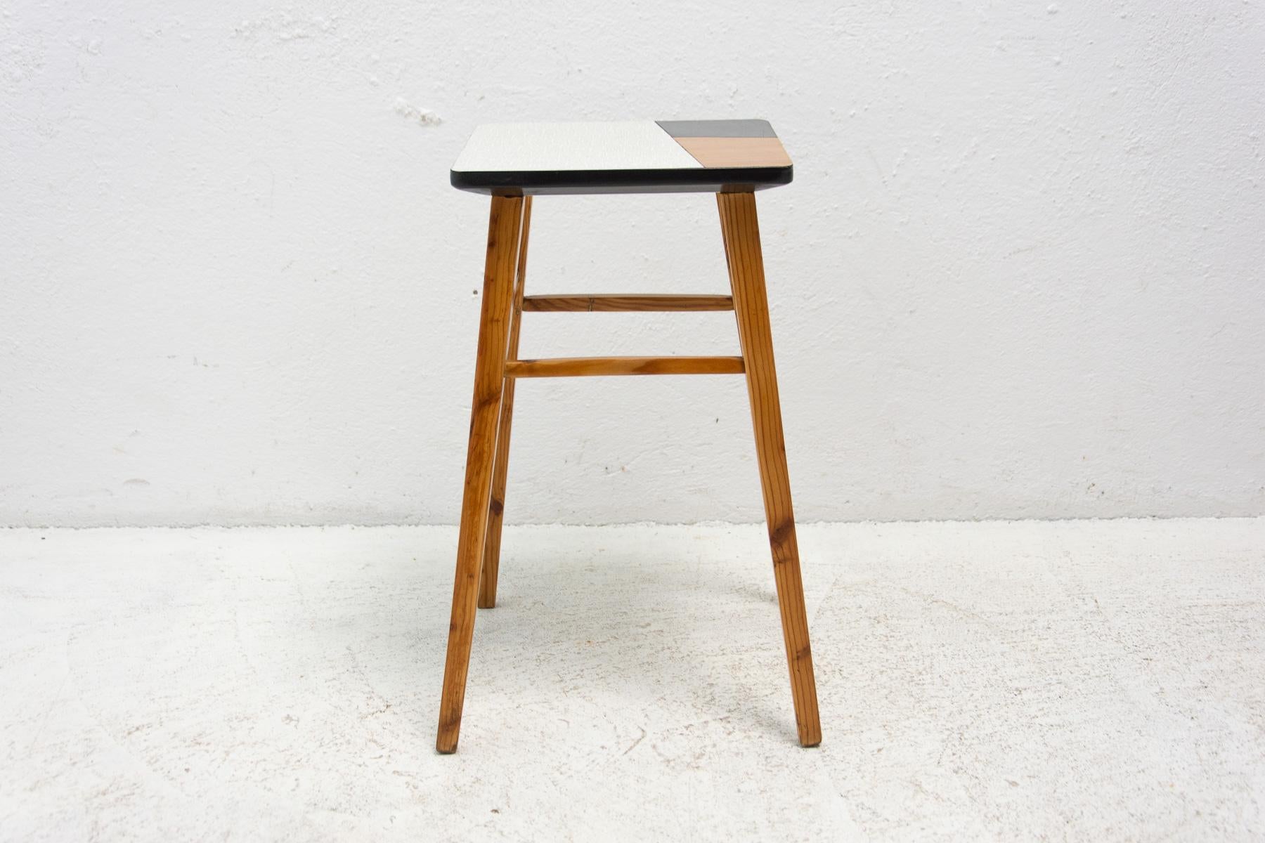 Mid Century Formica and Spruce Wood Plant Stand, 1960´s For Sale 2