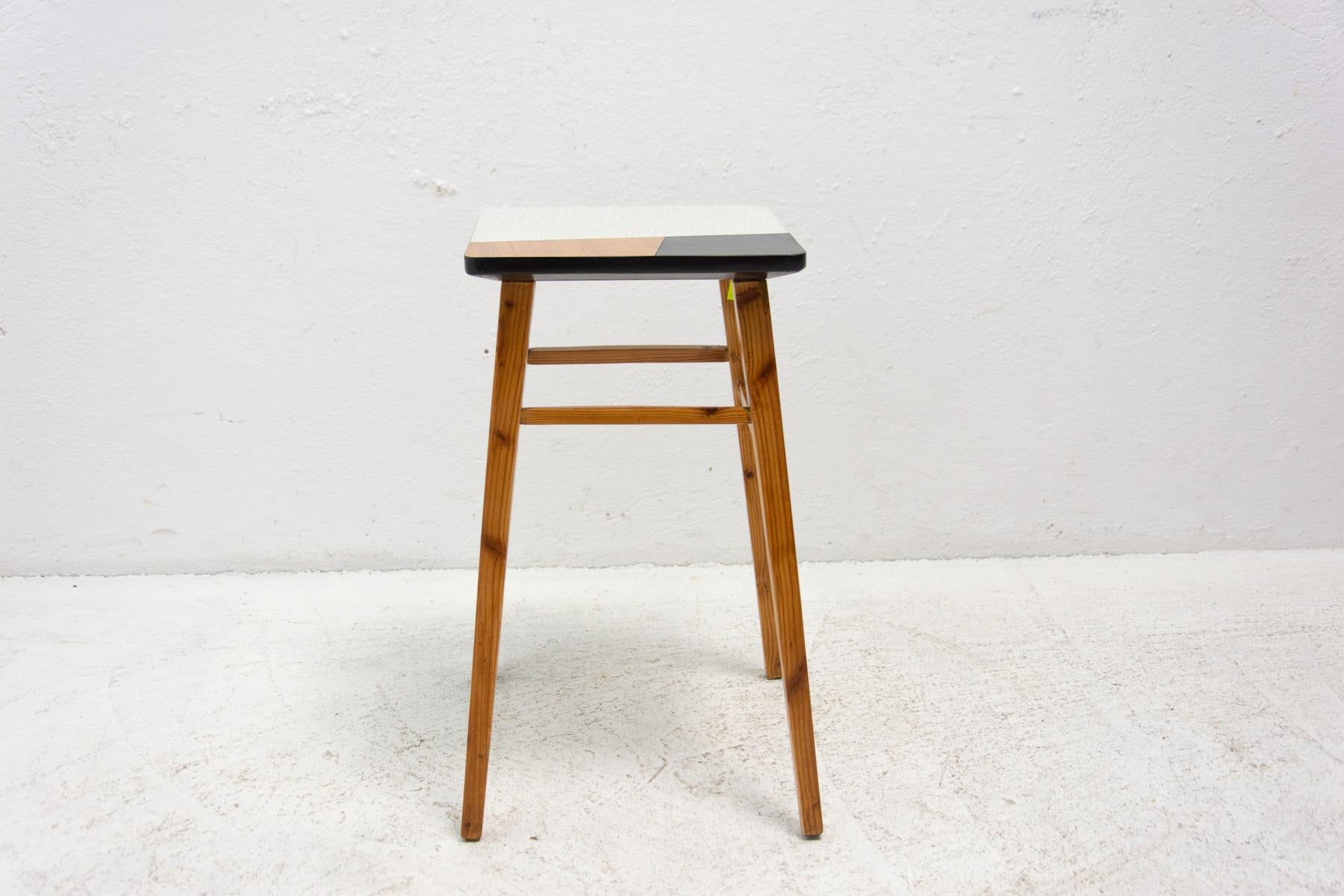 Mid-Century Modern Mid Century Formica and Spruce Wood Plant Stand, 1960´s For Sale