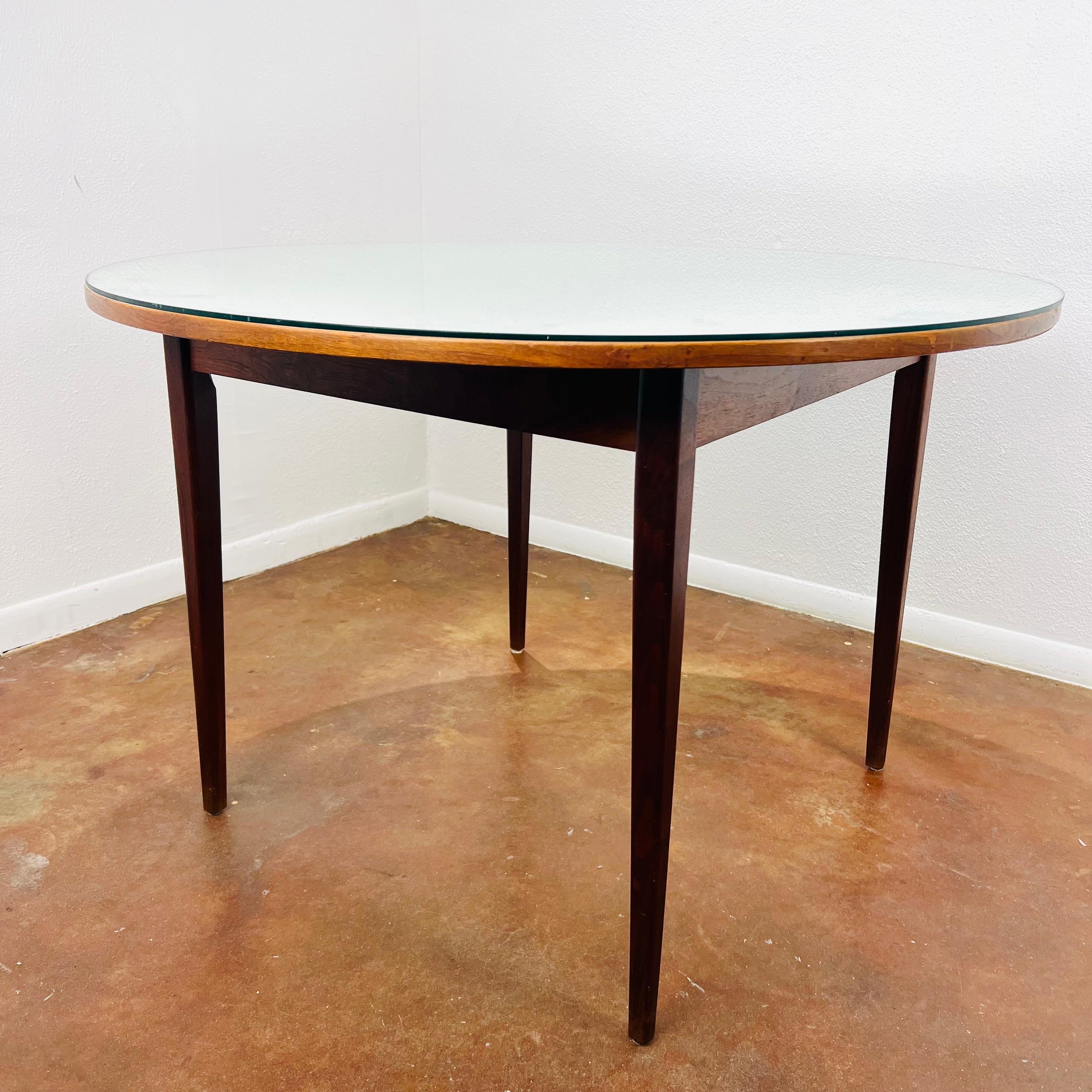Mid-Century Modern Mid-Century Formica Dining Table For Sale