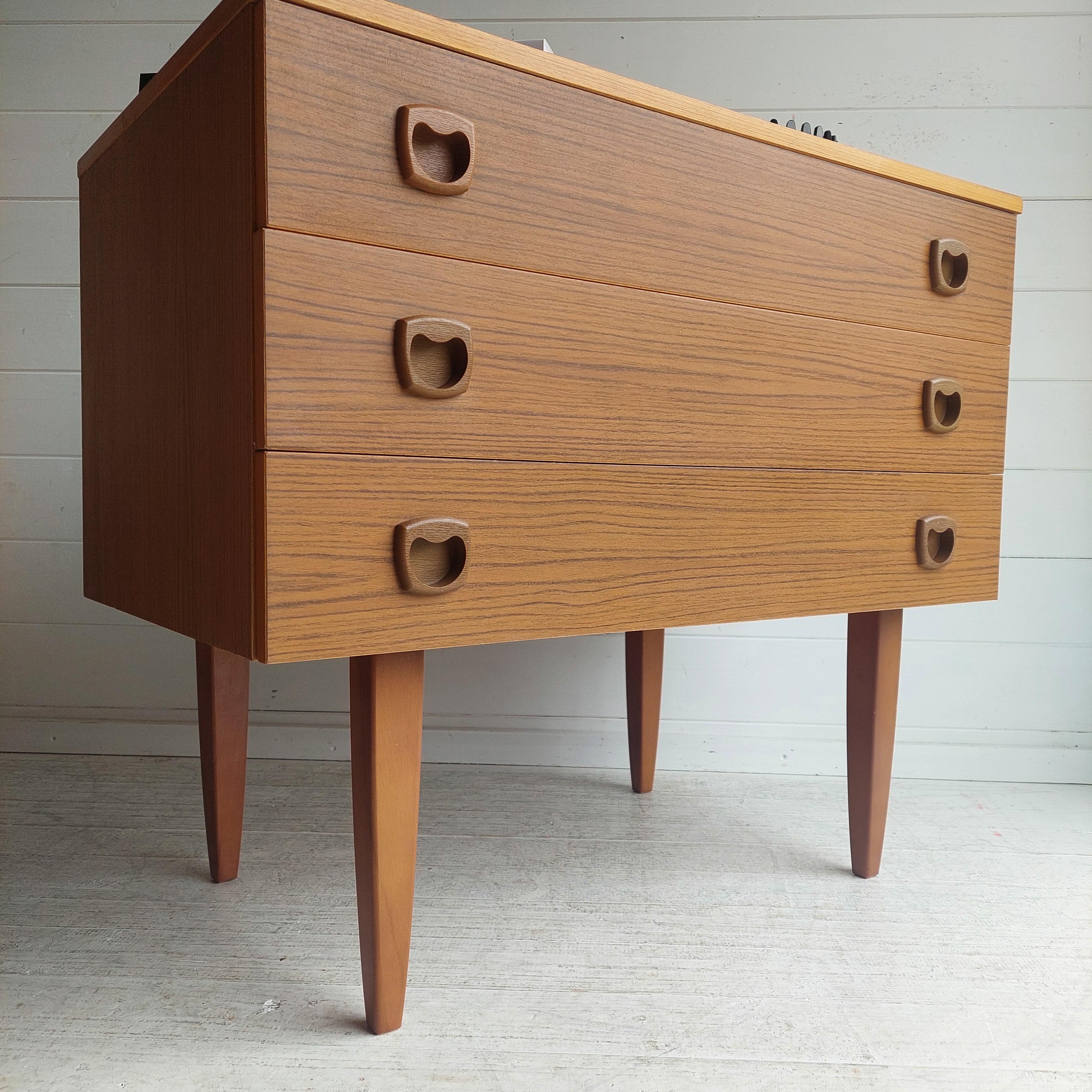  Mid Century Formica Teak effect Chest Of Drawers, 1960s 10