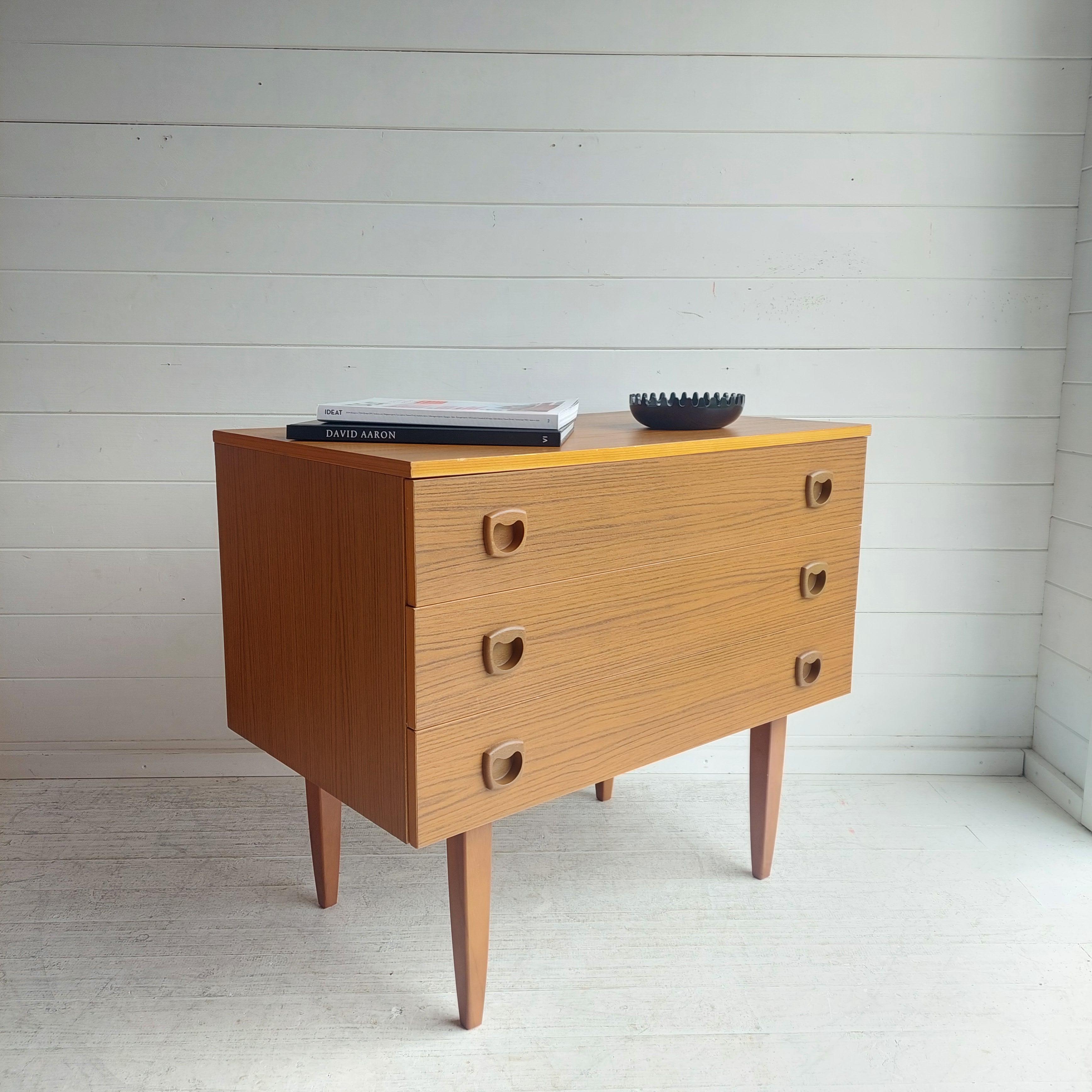  Mid Century Formica Teak effect Chest Of Drawers, 1960s In Good Condition In Leamington Spa, GB