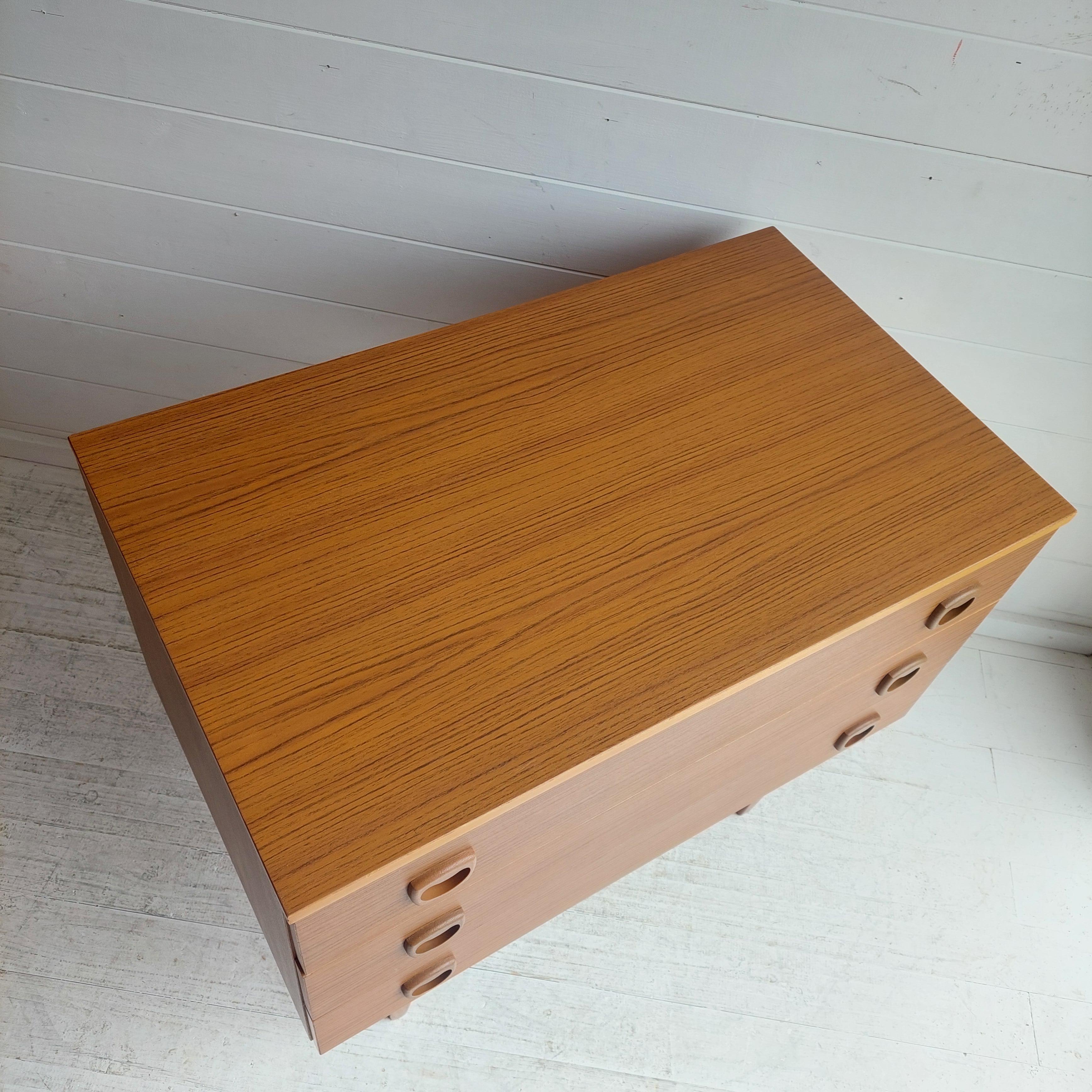  Mid Century Formica Teak effect Chest Of Drawers, 1960s 3