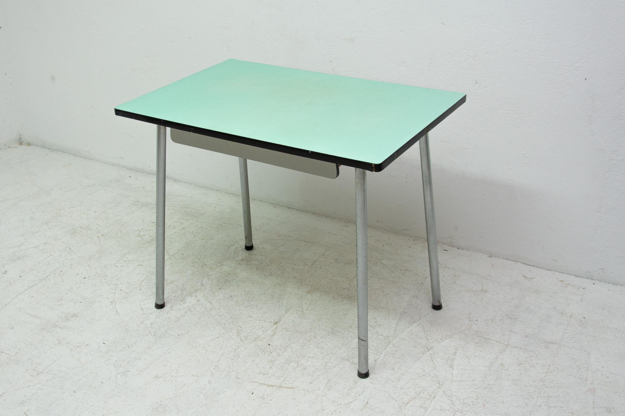 Midcentury Formica Writing Desk or Side Table, 1960s, Czechoslovakia In Good Condition In Prague 8, CZ