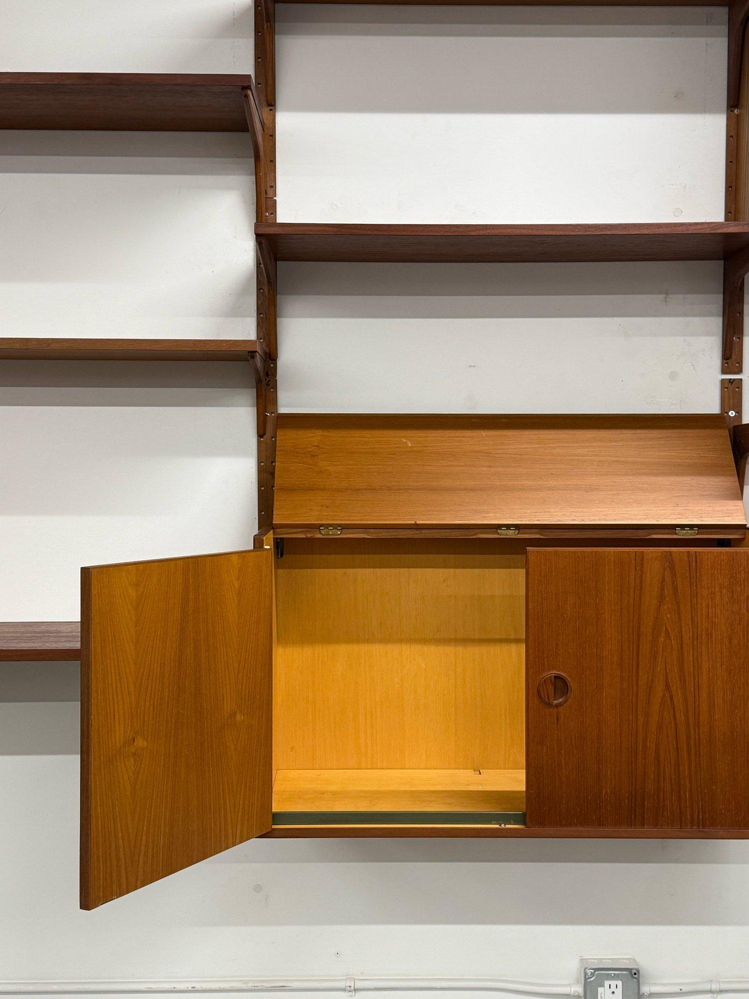 Mid-Century Four Bay Modular Wall Unit by Hansen and Guldborg In Good Condition In Raleigh, NC