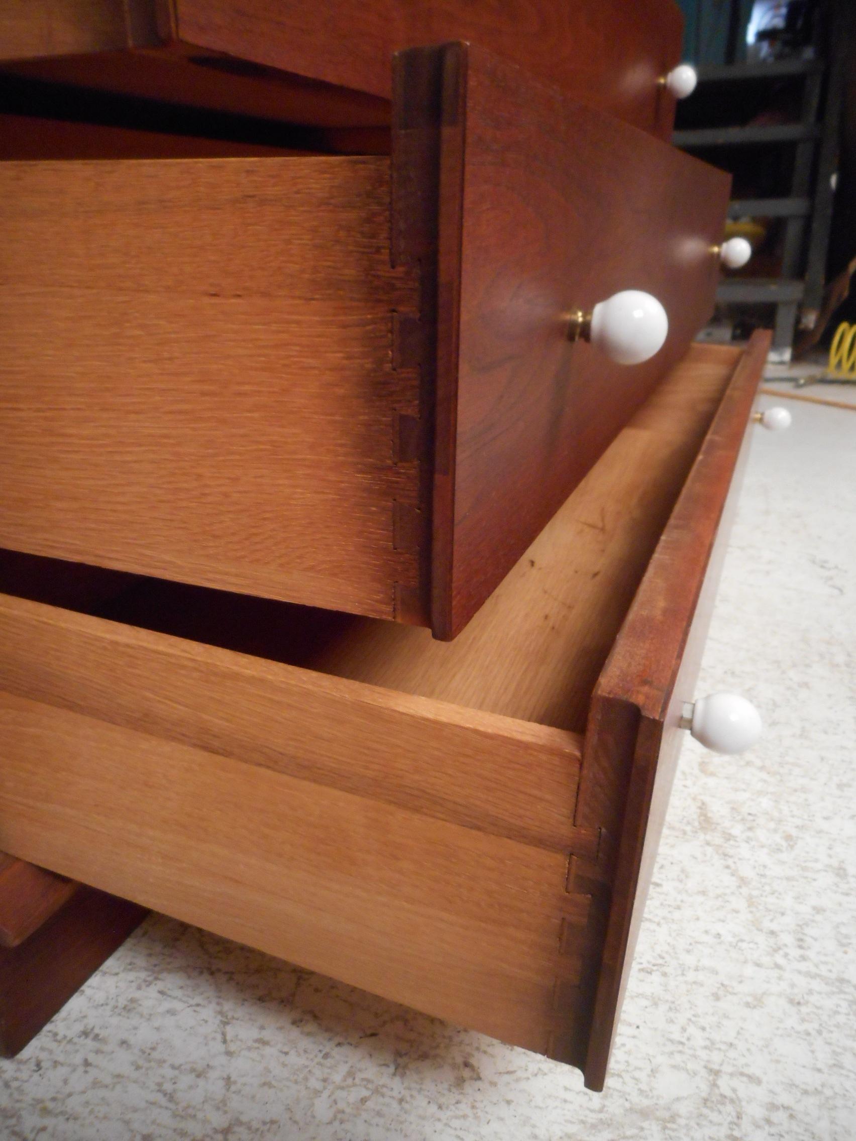 Midcentury Four-Drawer Commodes, a Pair In Good Condition For Sale In Brooklyn, NY