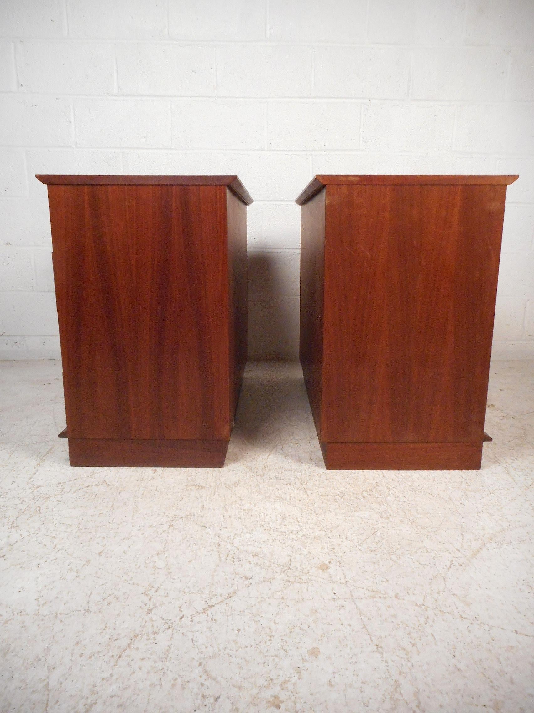 Late 20th Century Midcentury Four-Drawer Commodes, a Pair For Sale
