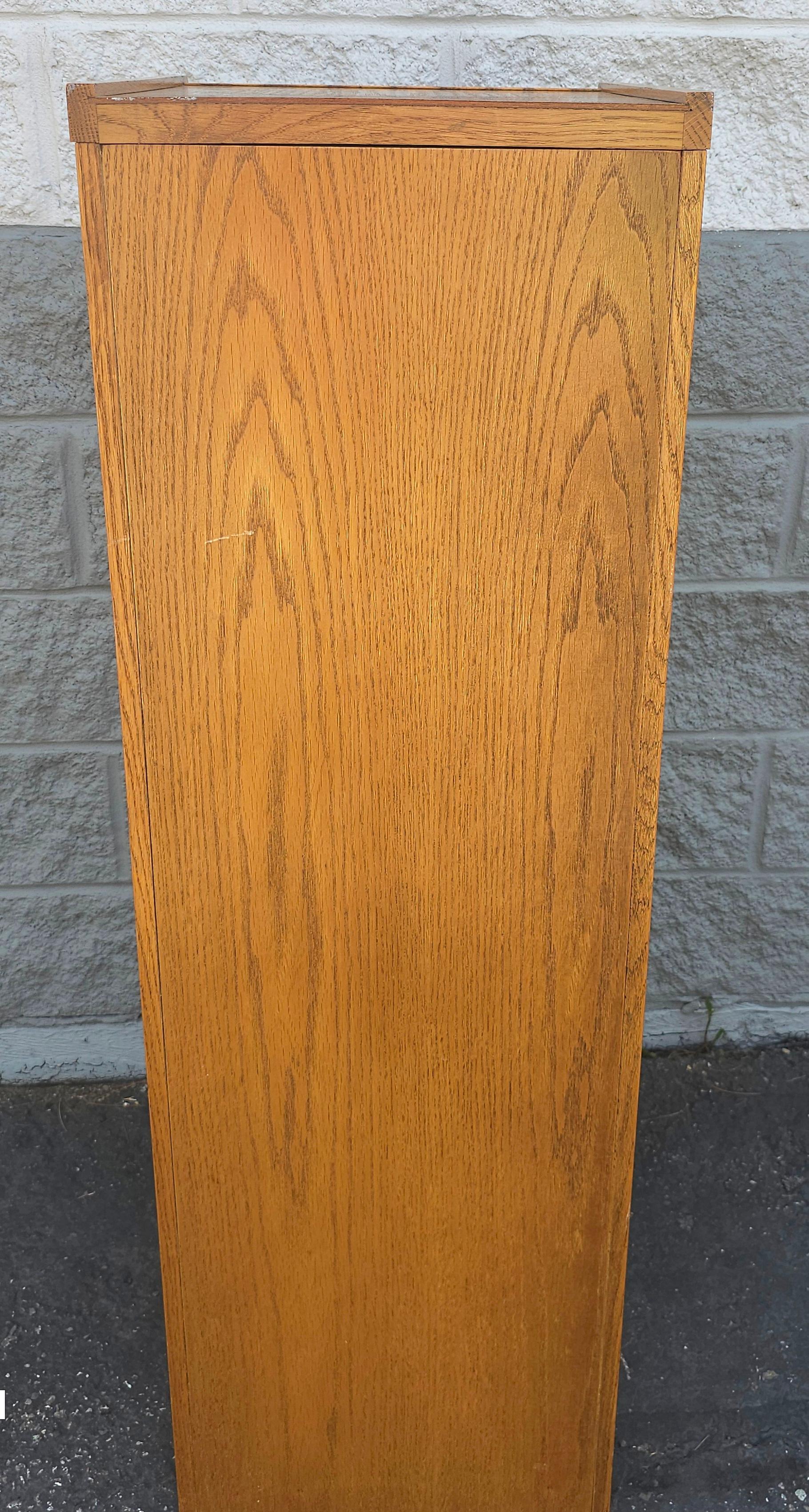 Mid Century Vier Schubladen Eiche Aktenschrank im Angebot 3