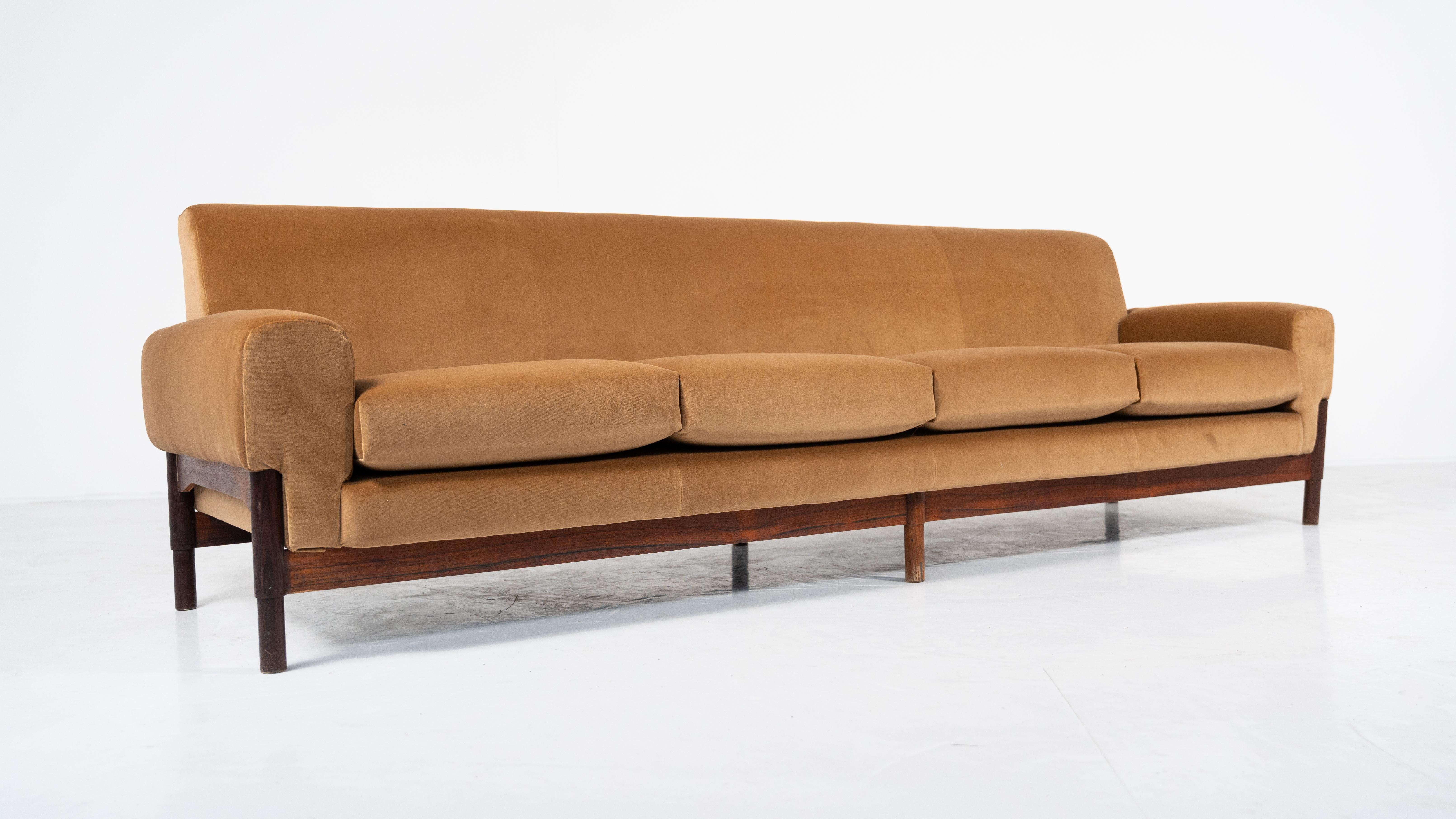 Mid-Century Four Seater Sofa by Saporiti, Italy, 1960s - New Upholstery For Sale 5