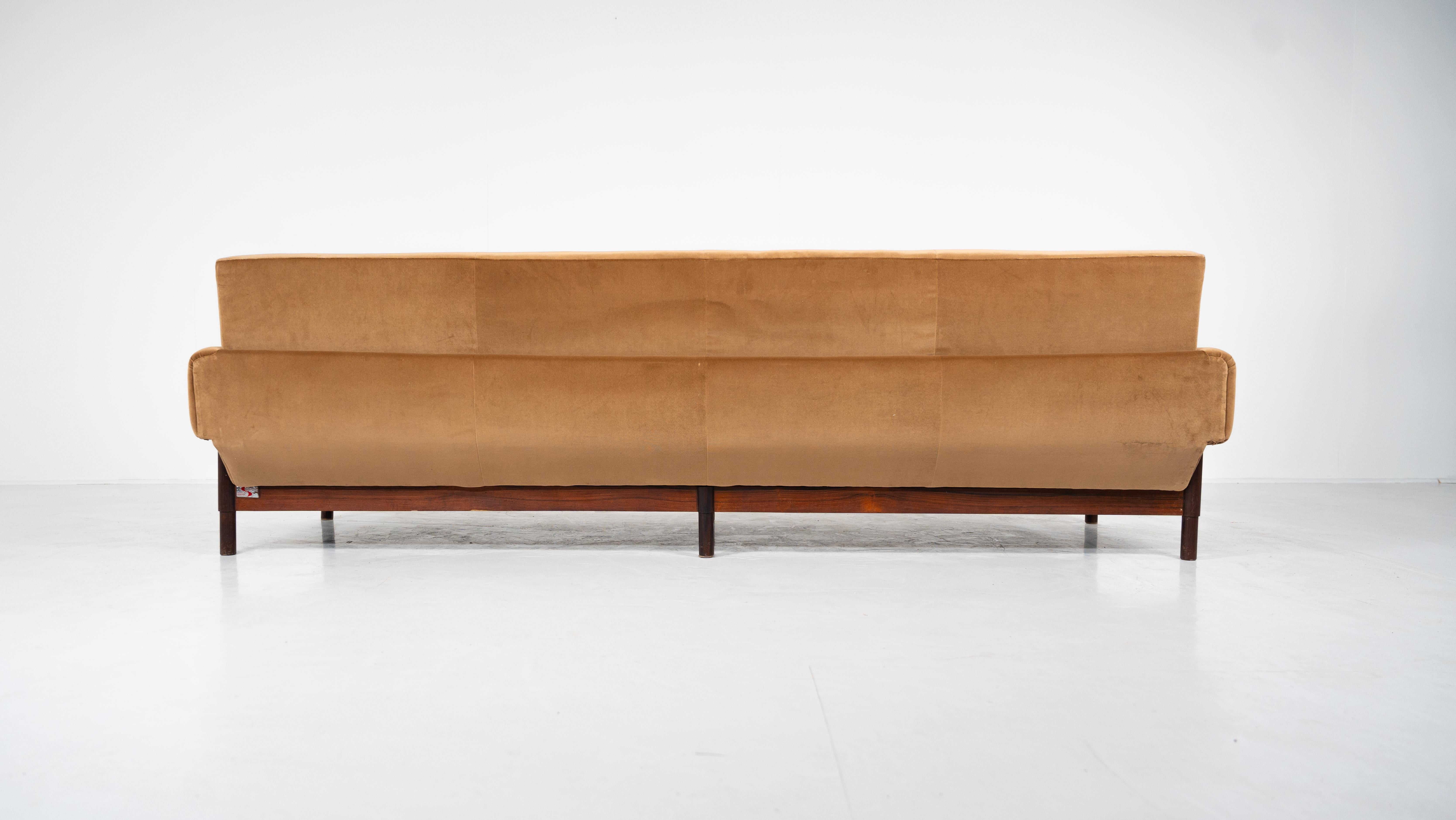 Mid-Century Four Seater Sofa by Saporiti, Italy, 1960s - New Upholstery For Sale 8