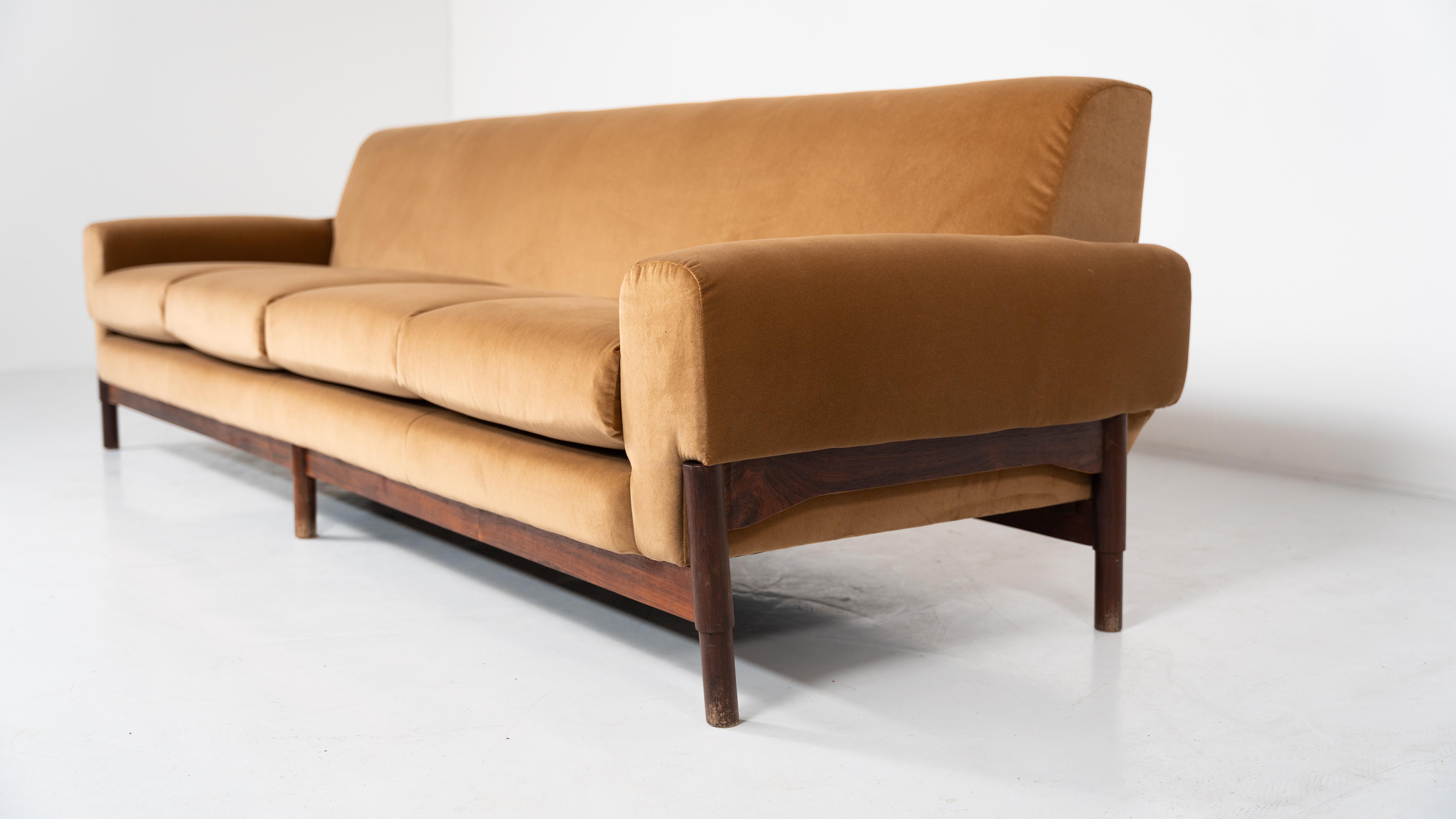 Mid-20th Century Mid-Century Four Seater Sofa by Saporiti, Italy, 1960s - New Upholstery For Sale