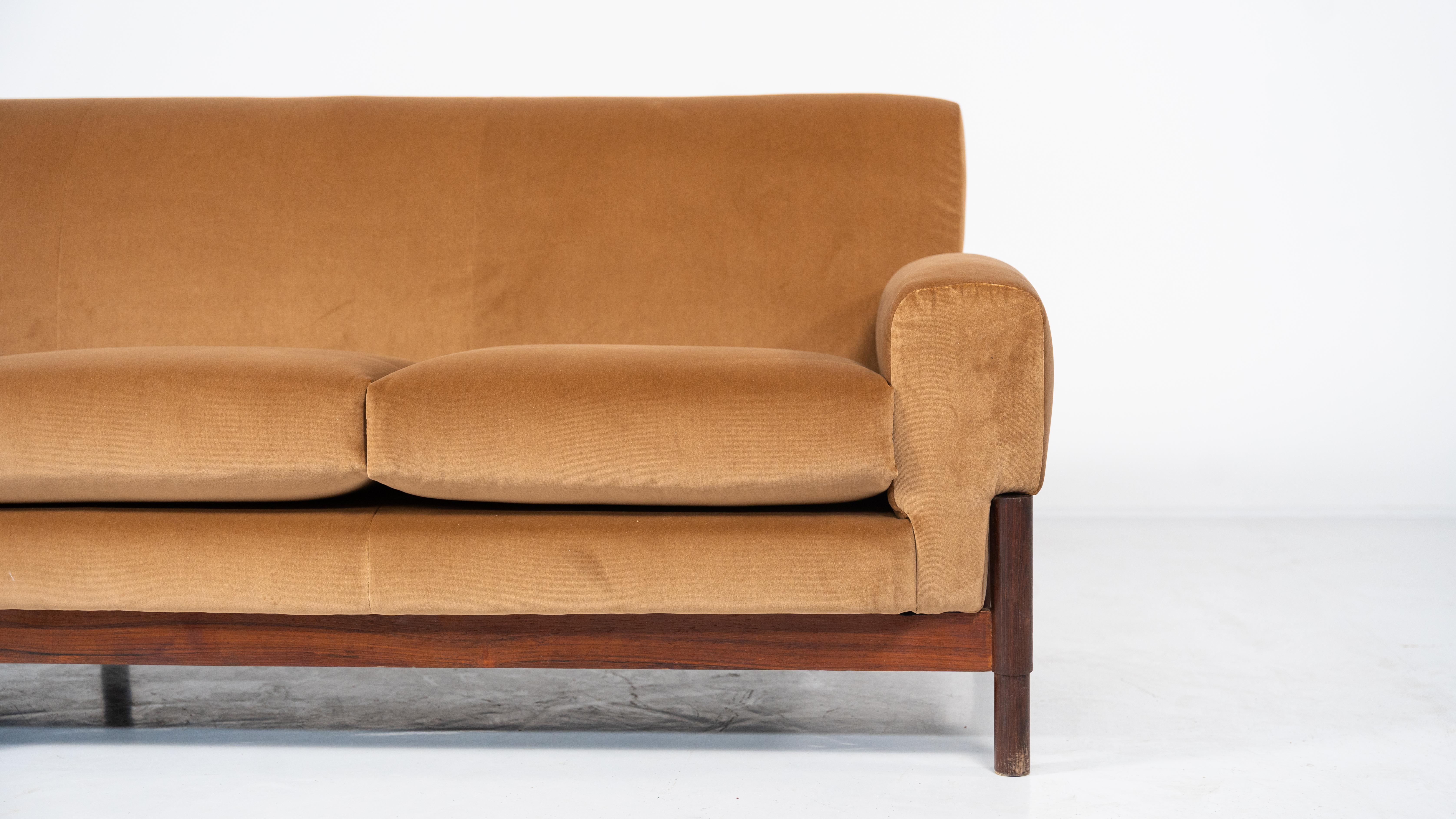 Mid-Century Four Seater Sofa by Saporiti, Italy, 1960s - New Upholstery For Sale 2