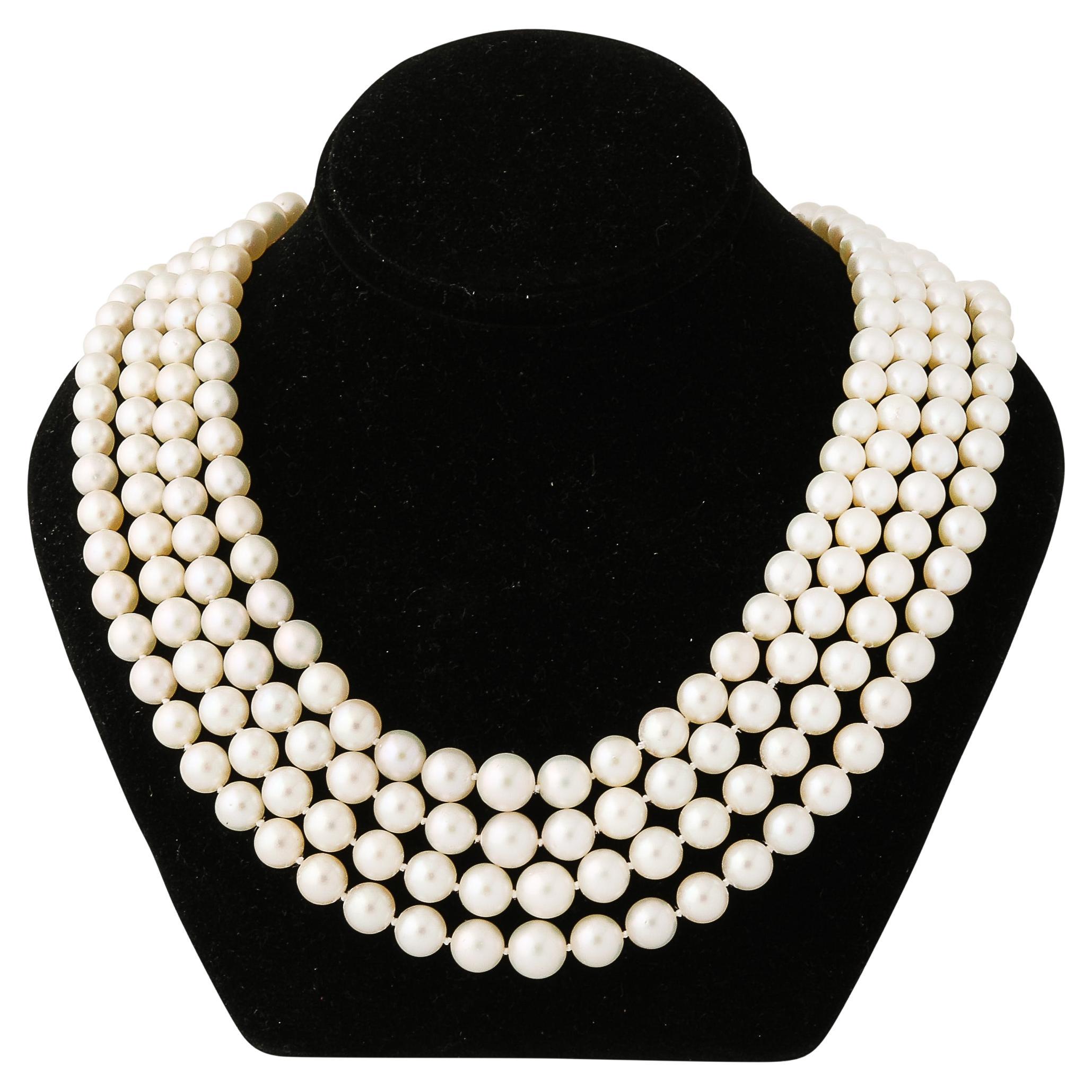 Collar de perlas de cuatro vueltas de mediados de siglo con cierre de platino y diamantes en venta