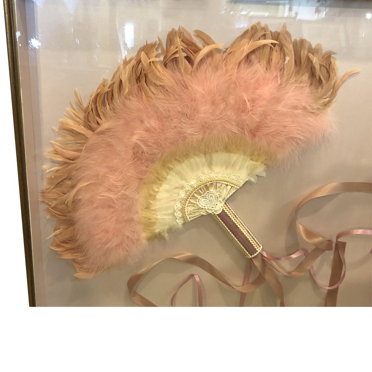 Description
Pink feathers.
Silk ribbons.
Glazed with acrylic.
Molded giltwood frame.
Materials silk, giltwood, feathers
Dimensions
Width 33.50