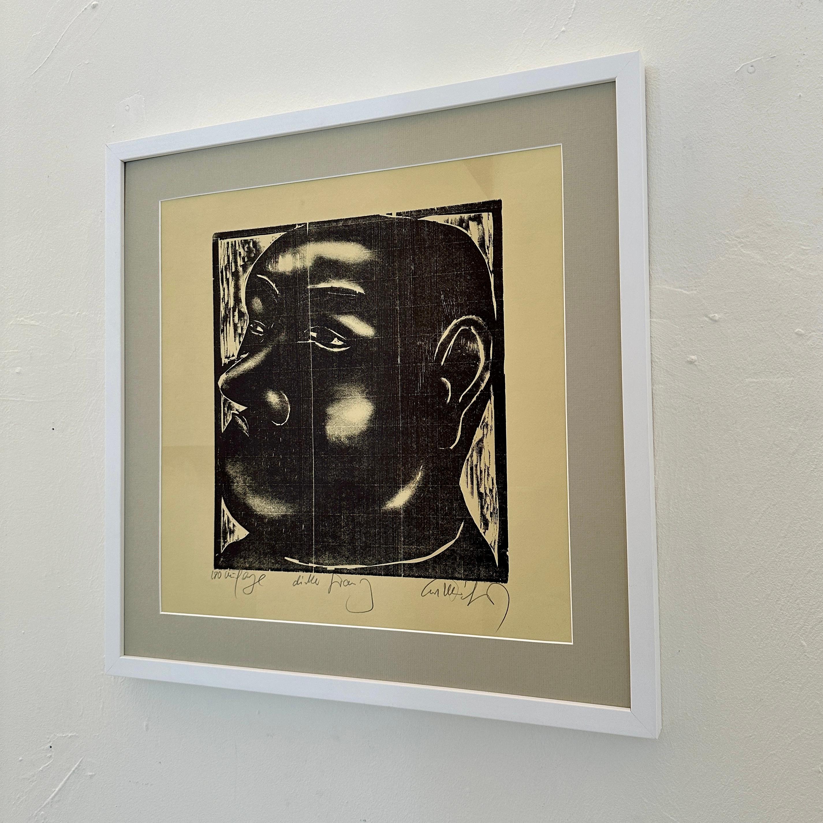 Allemand Linoléum découpé sur papier encadré du milieu du siècle, Portrait d'un homme, vers 1970 en vente
