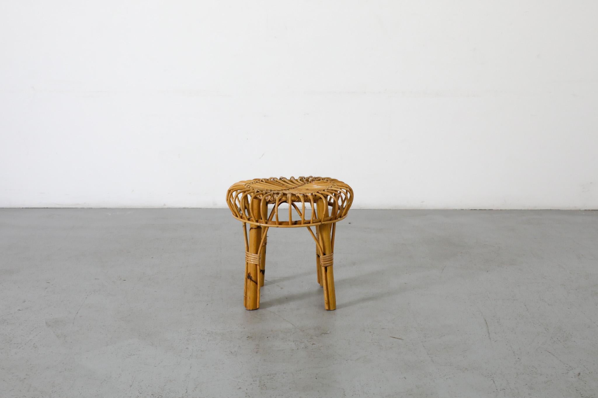 Mid-Century moderno Sgabello basso in bambù ispirato a Franco Albini, metà del secolo scorso in vendita