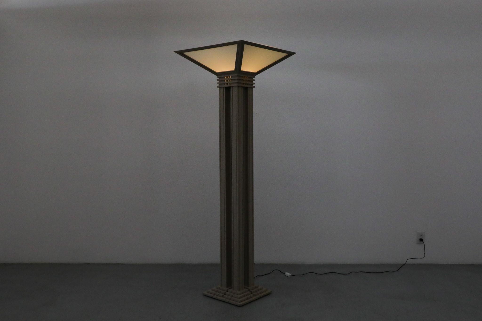 Inconnu Lampadaires torchères d'inspiration Frank Lloyd Wright du milieu du siècle dernier en vente