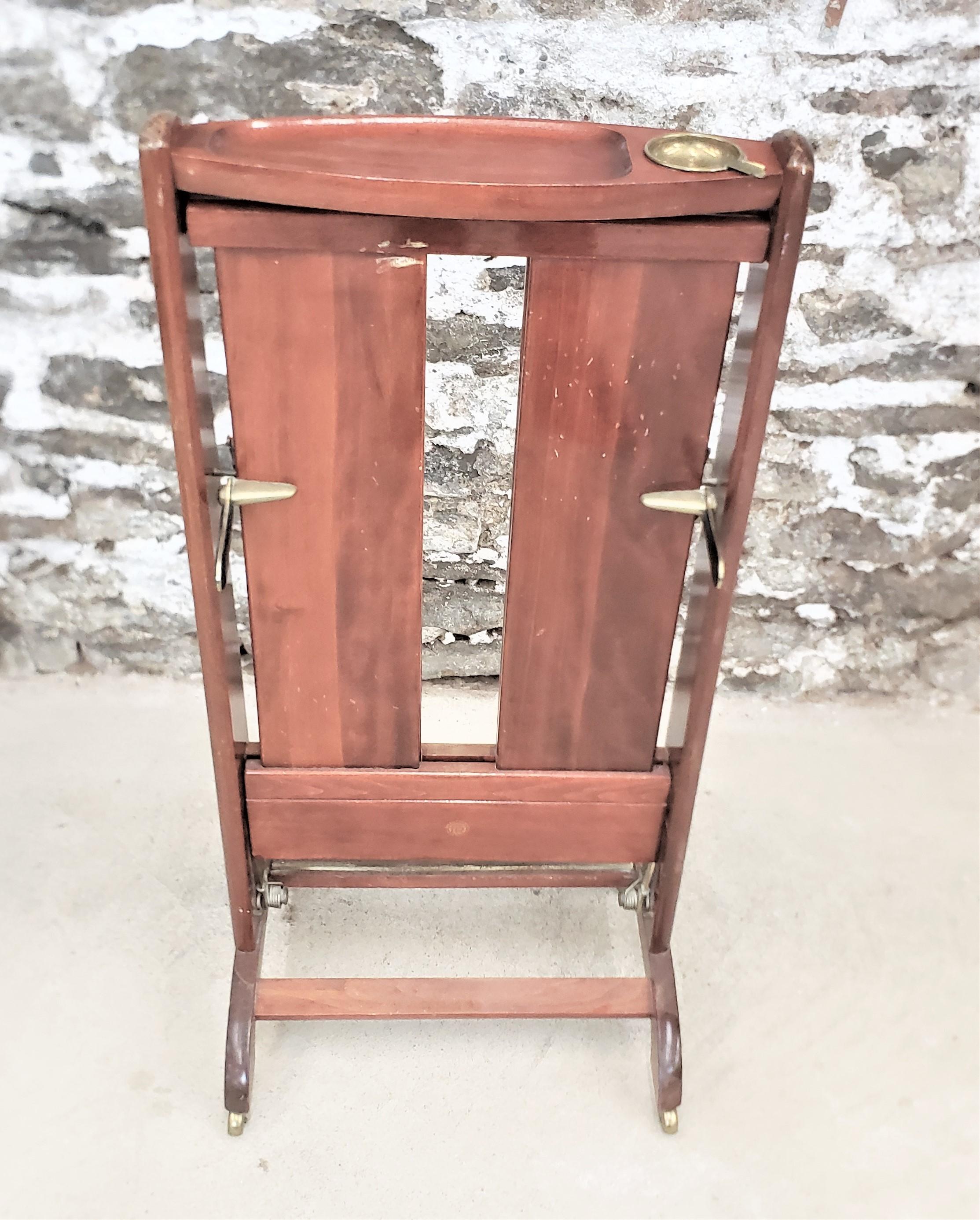 Mid-Century Fratelli Reguitti Wooden Men's Valet Stand with Brass Hardware In Good Condition In Hamilton, Ontario