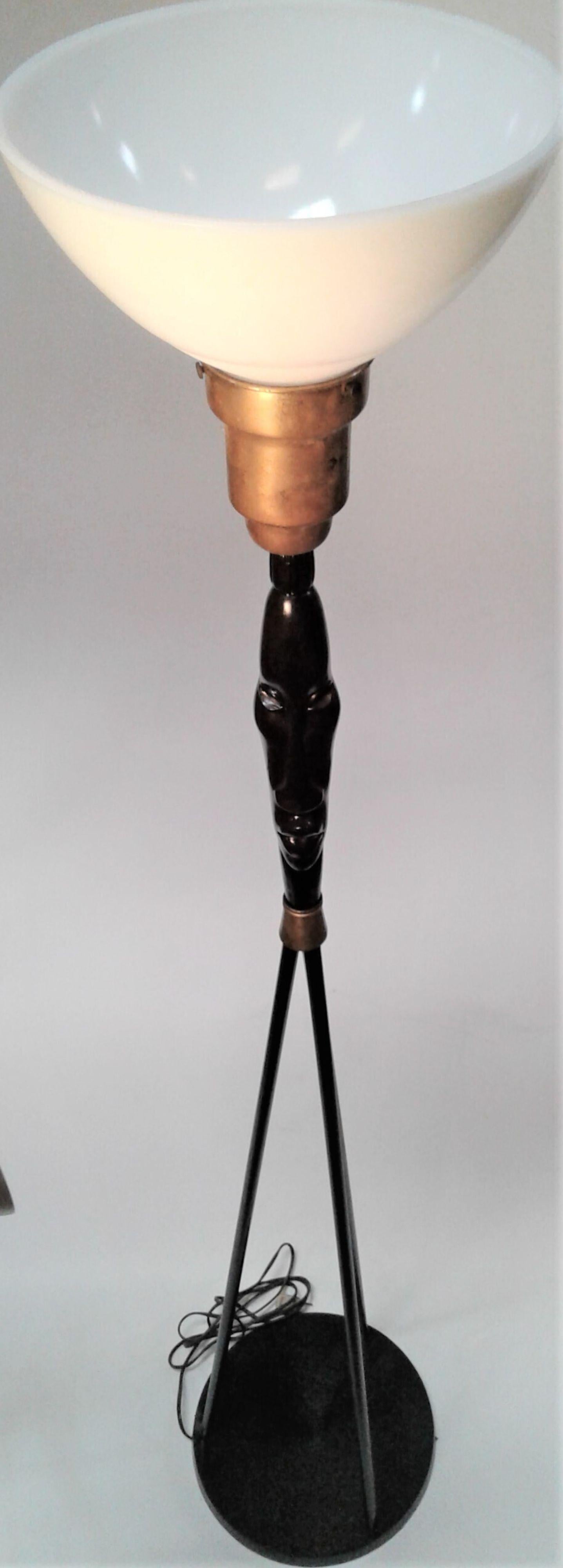 Mid-Century Frederic Weinberg Floor Lamp Mask Man Ray Tiki In Excellent Condition For Sale In Van Nuys, CA