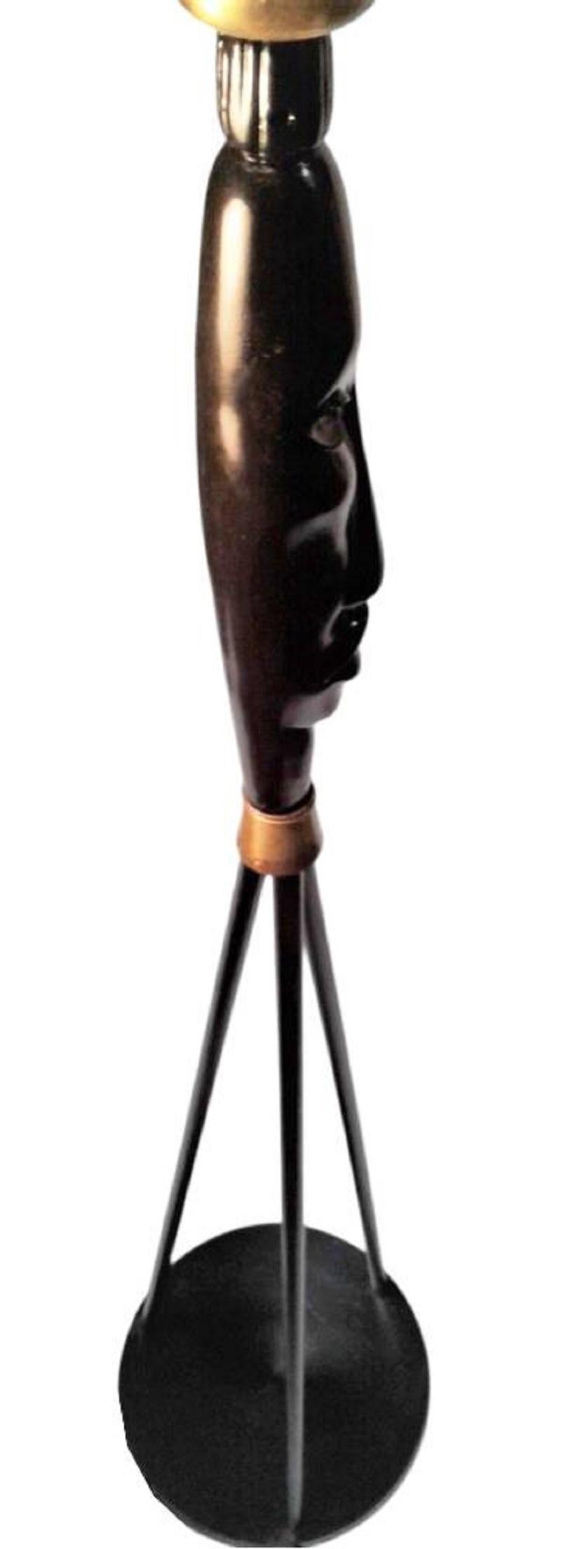 XX secolo Lampada da terra di metà secolo Frederic Weinberg Maschera Man Ray Tiki in vendita