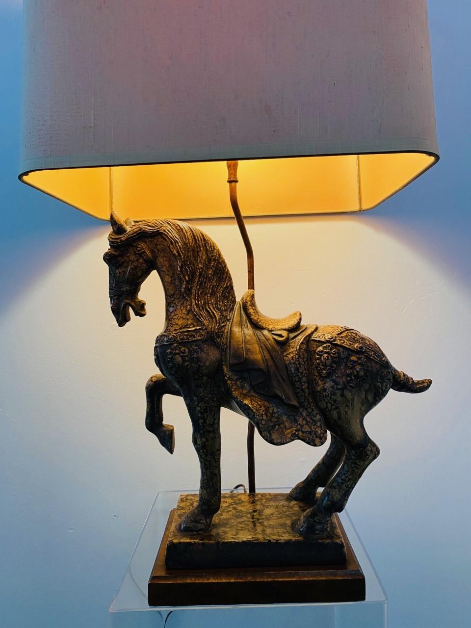 Lampe à poser du milieu du siècle Frederick Cooper, cheval Tang Dynasty en vente 5