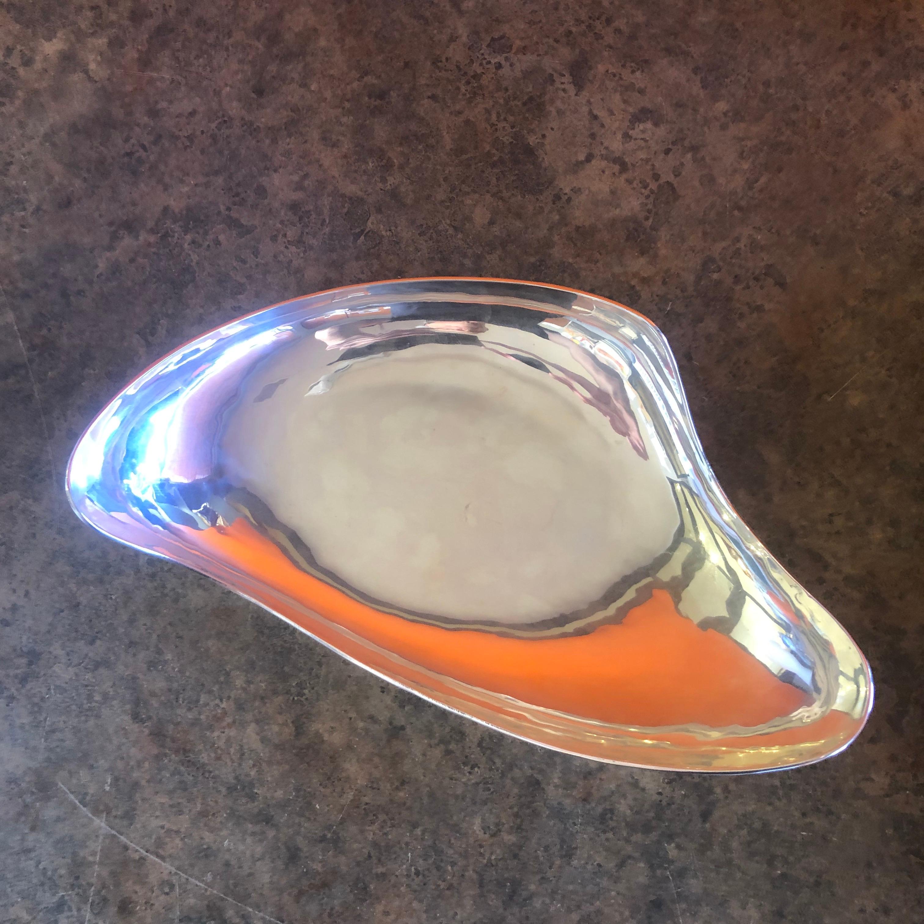 Spectacular midcentury freeform sterling silver bowl by Juvento Lopez Reyes, circa 1960s. This rare piece is gorgeous and in very good vintage condition. Signed with impressed manufacturer's mark to underside: 
