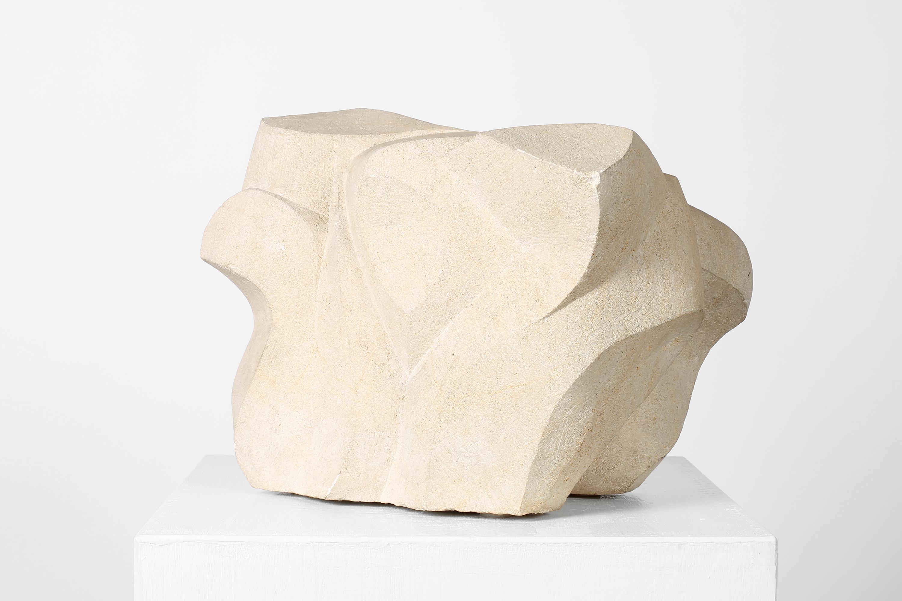 Sculpture abstraite en pierre sculptée de forme libre du milieu du siècle en vente 4