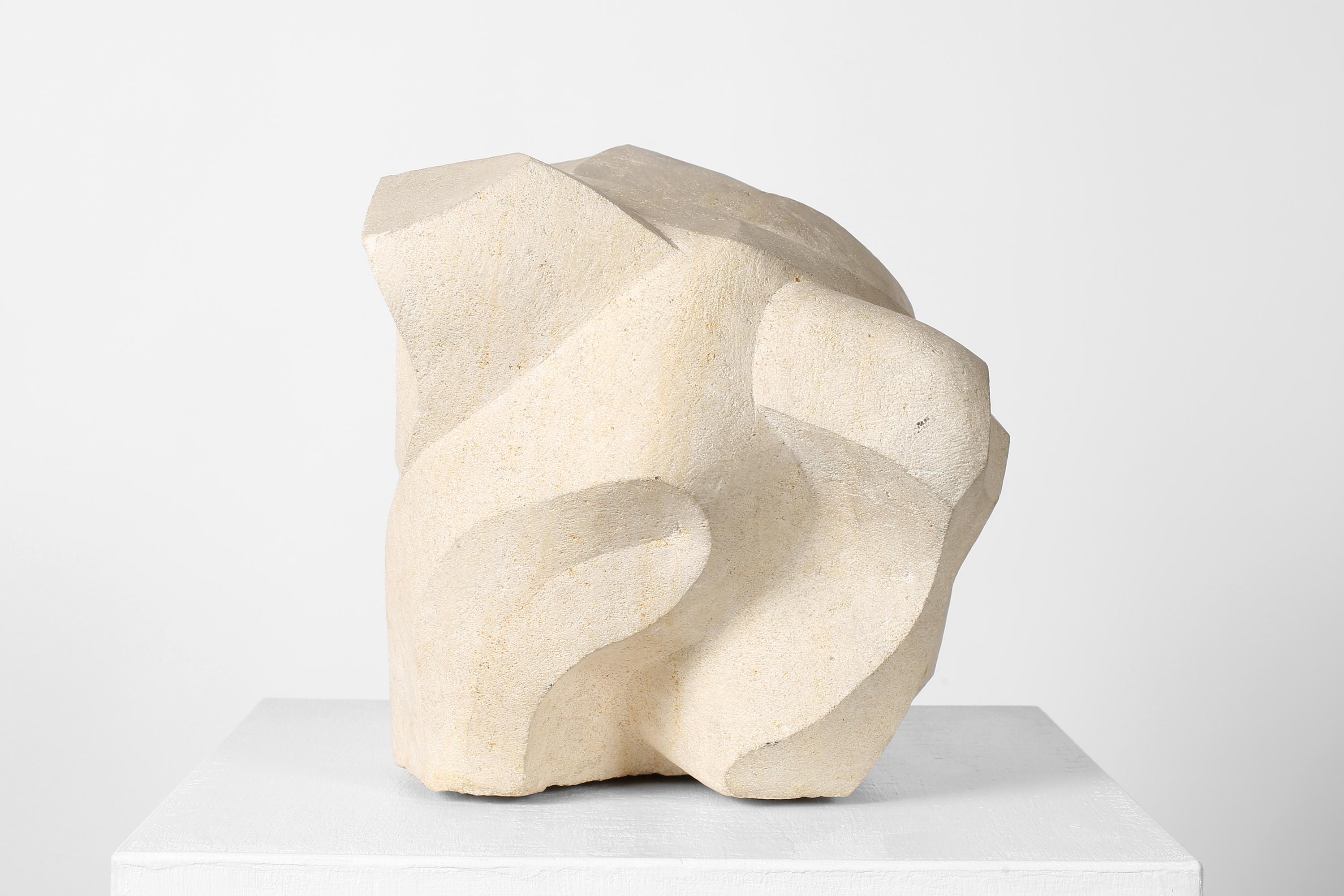 Sculpture abstraite en pierre sculptée de forme libre du milieu du siècle Bon état - En vente à London, GB