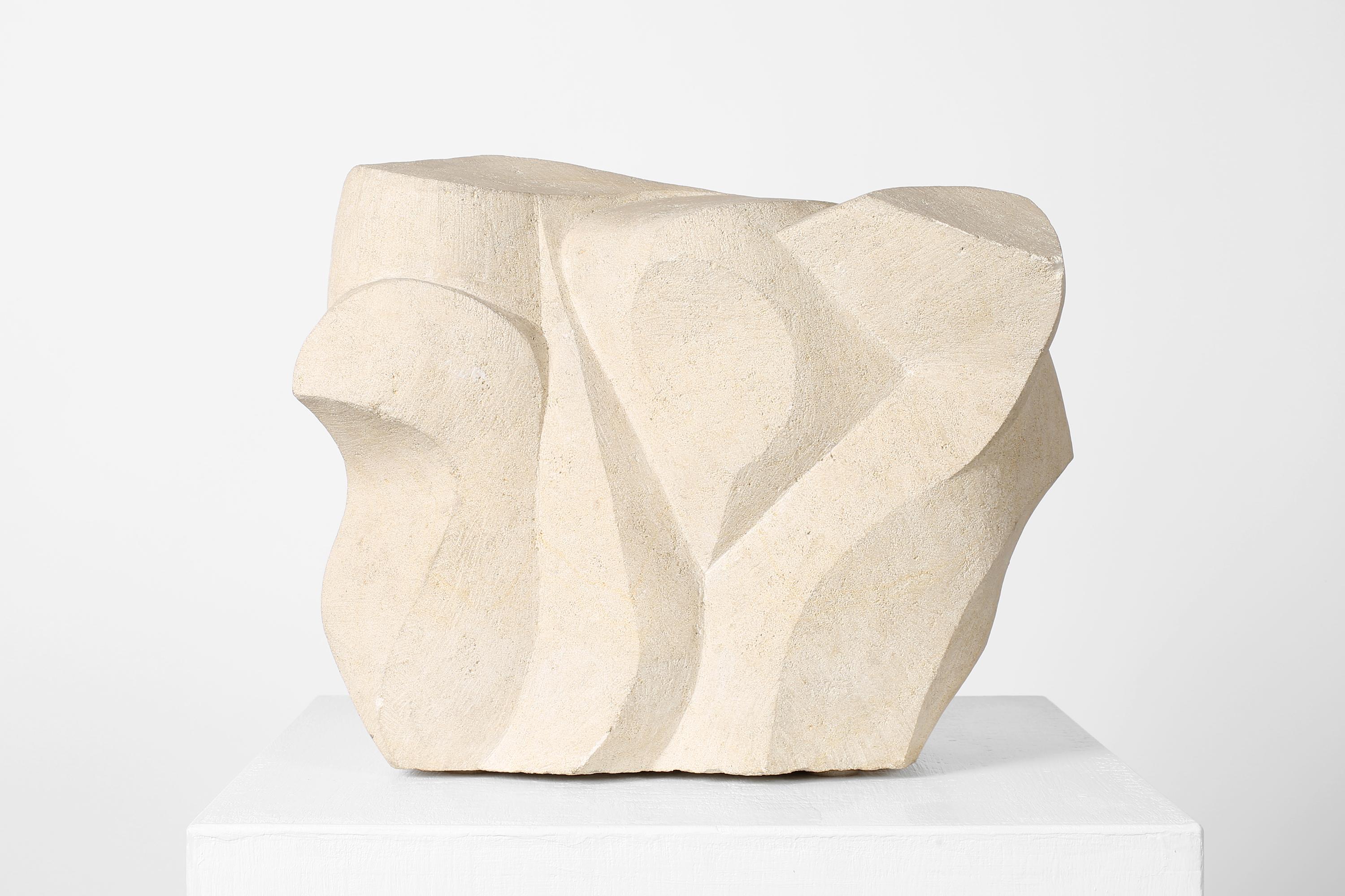 Pierre Sculpture abstraite en pierre sculptée de forme libre du milieu du siècle en vente