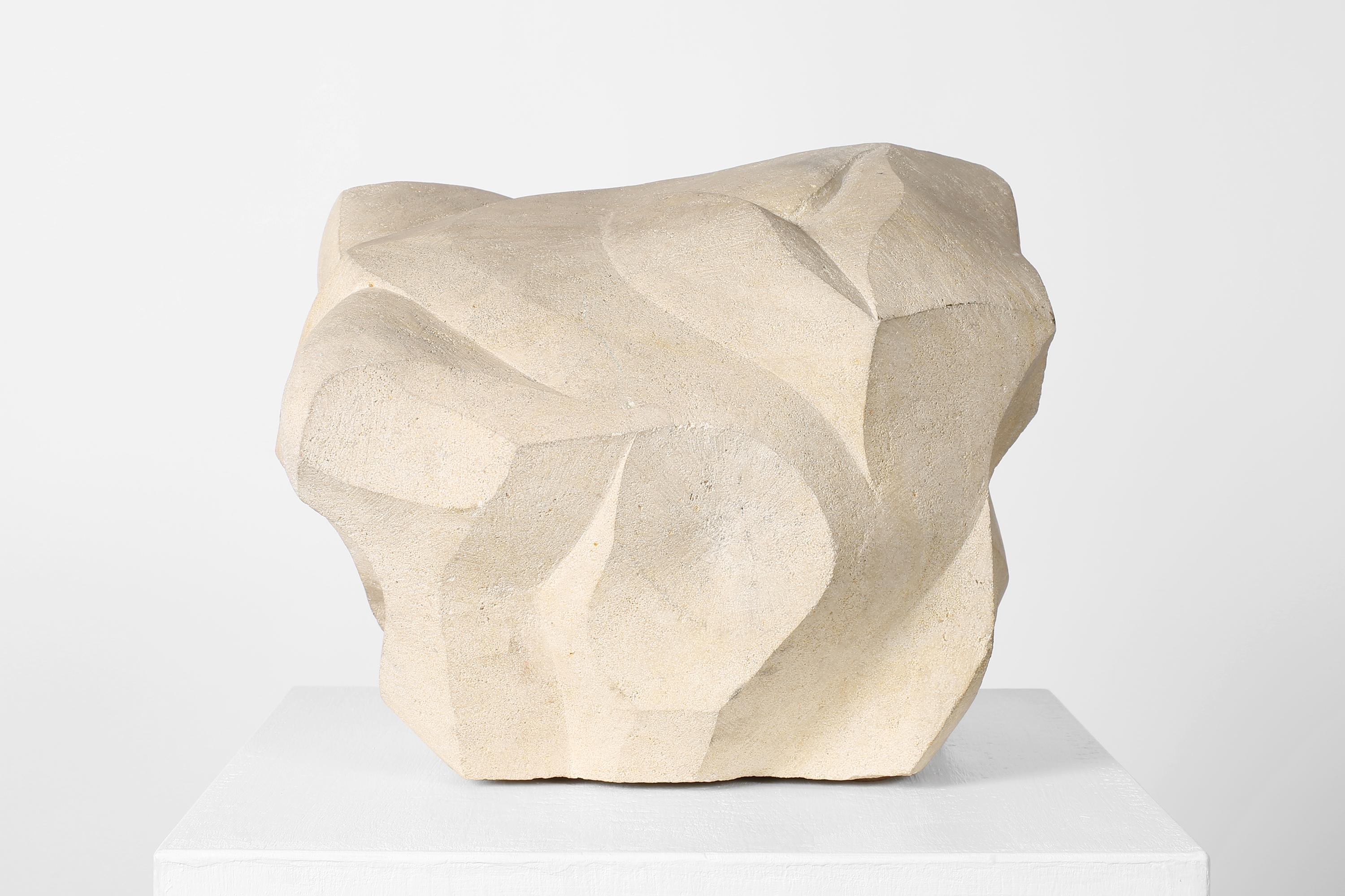 Sculpture abstraite en pierre sculptée de forme libre du milieu du siècle en vente 2