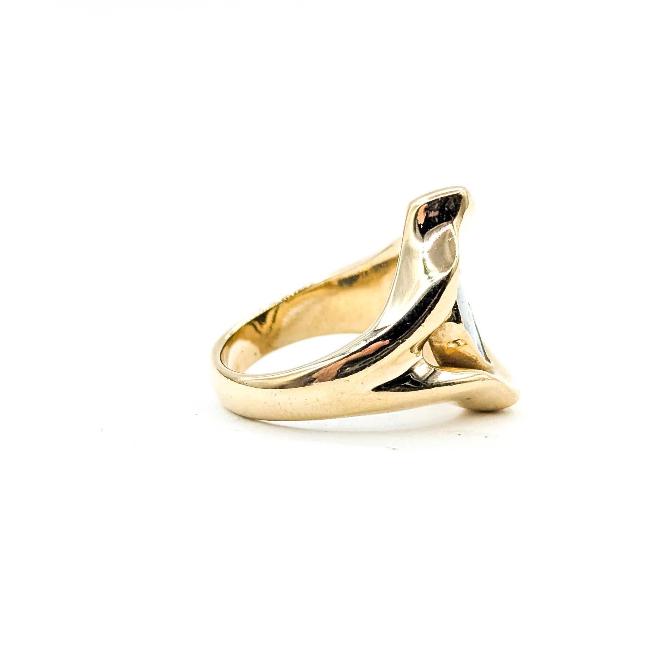 Donna Anello di metà secolo con opale australiano a forma libera in 14 carati in vendita