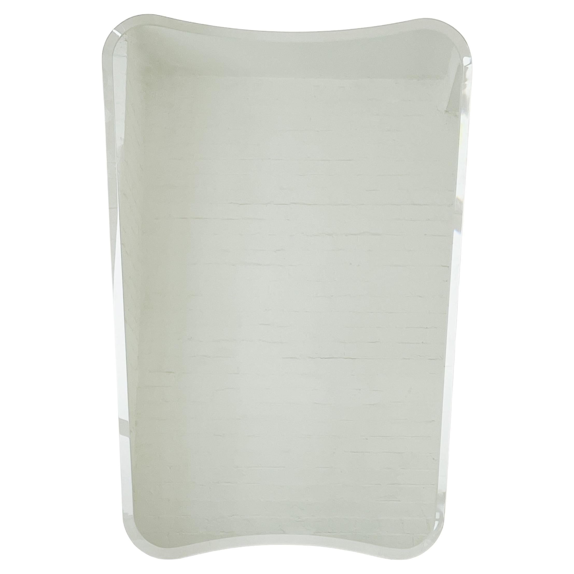 Miroir mural moderne biseauté de forme libre du milieu du siècle dernier en vente