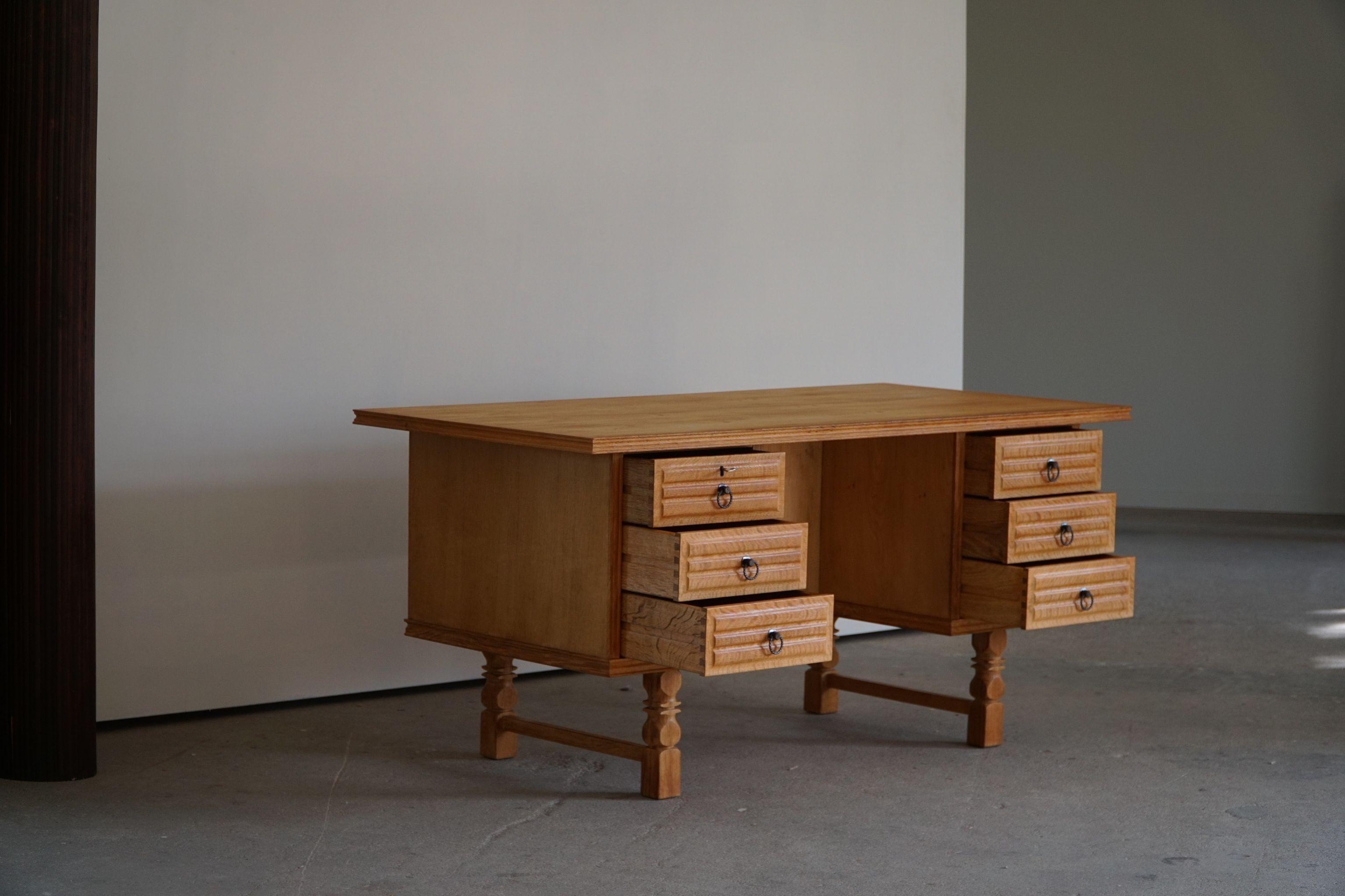 Mid-Century Freestanding Desk in Solid Oak, Made by a Danish Cabinetmaker, 1950s In Good Condition In Odense, DK