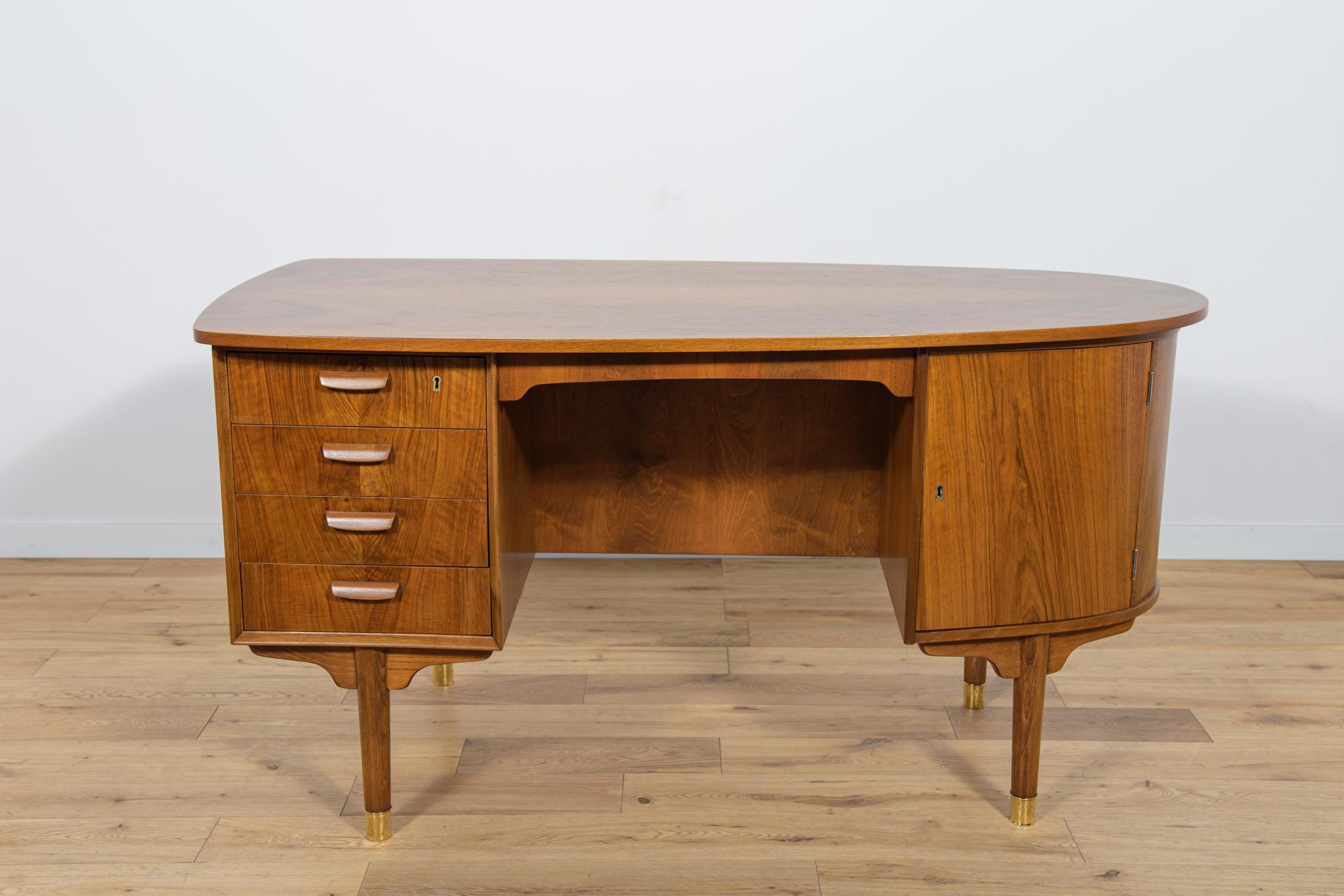 Woodwork  Mid-Century Freestanding Kidney Desk, Denmark, 1960s For Sale