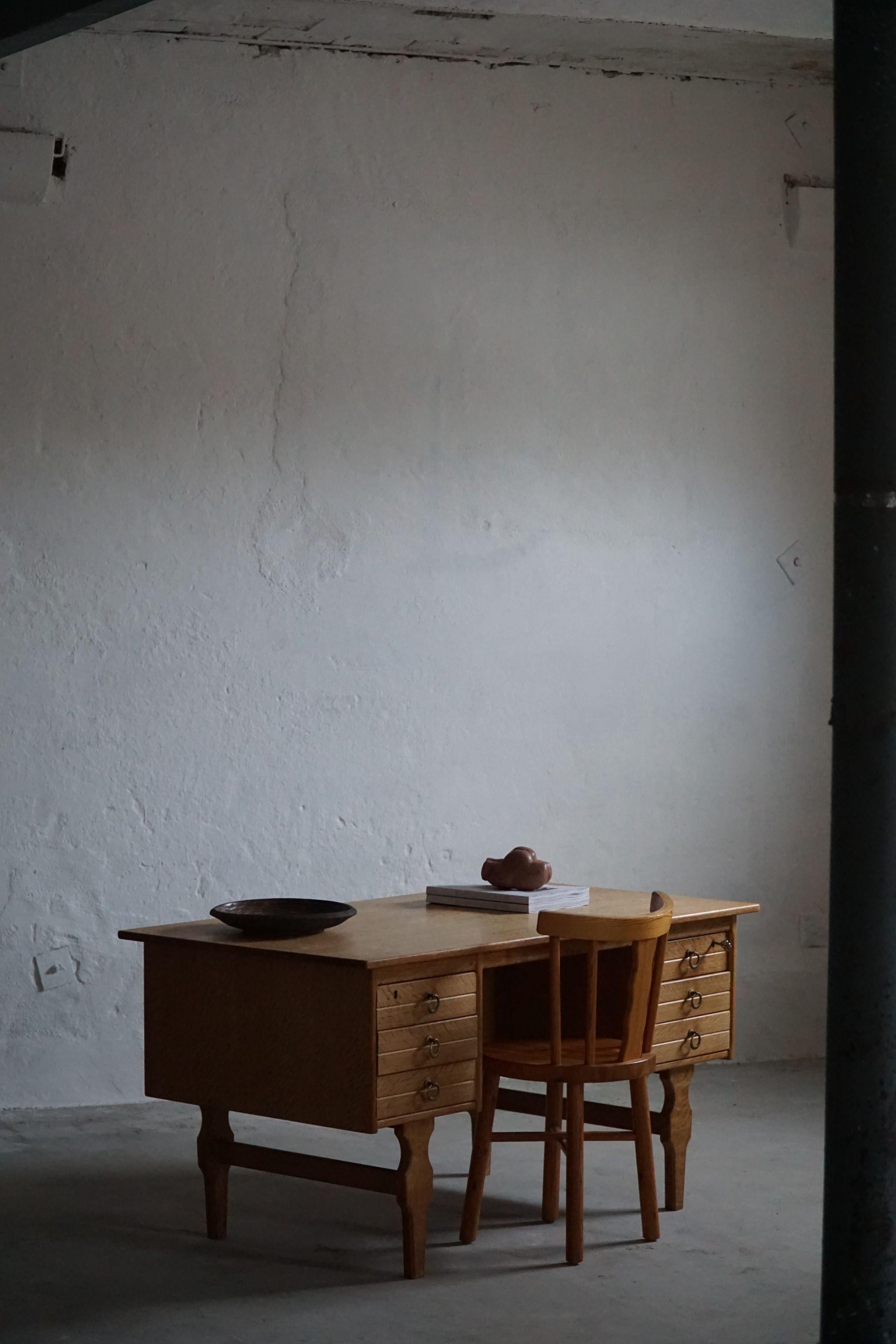 Mid-Century Freestanding Oak Desk in Solid Oak, Danish Cabinetmaker, 1950s In Good Condition In Odense, DK