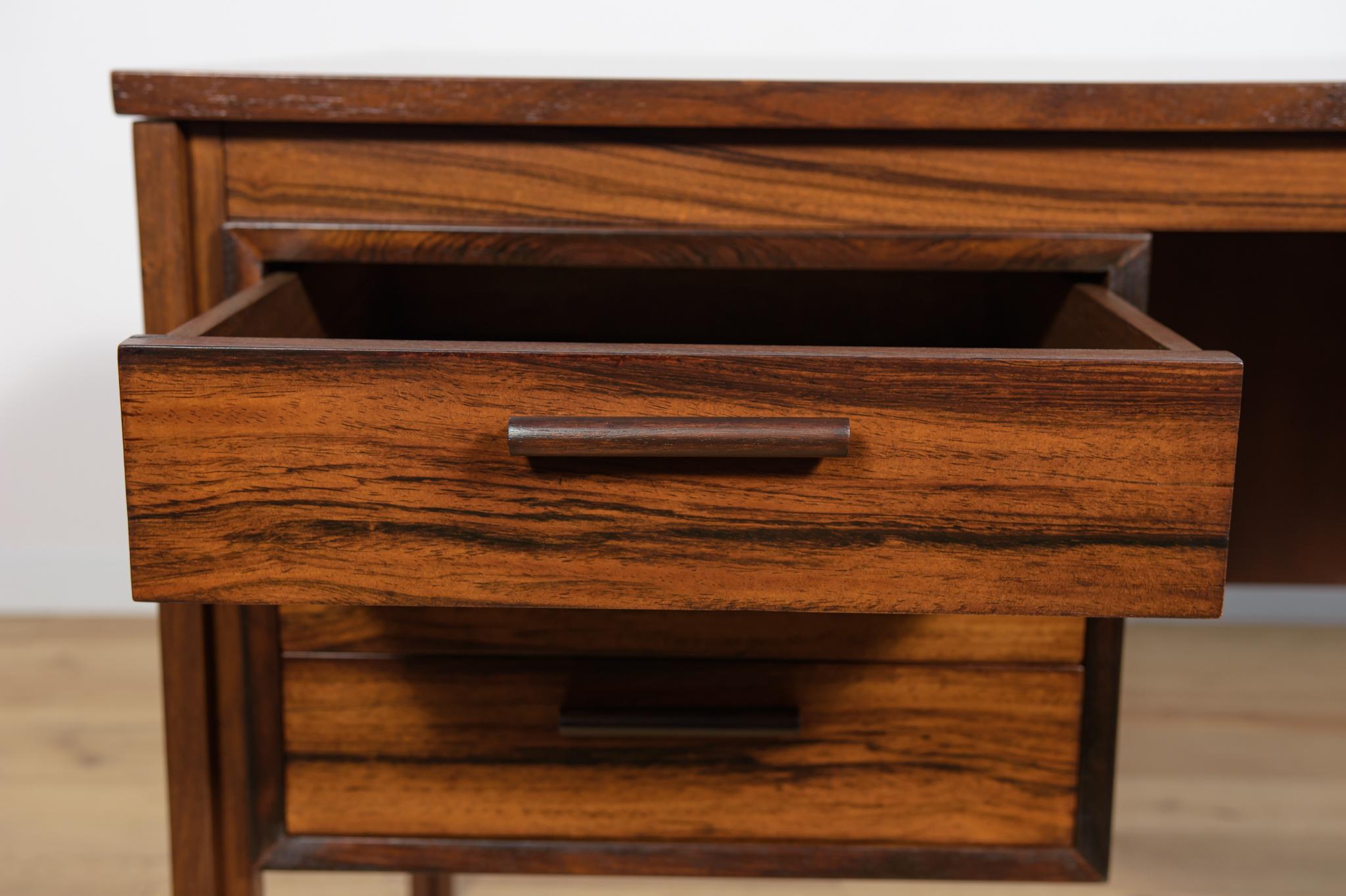 Mid-Century Freestanding Rosewood Desk, 1960s For Sale 4