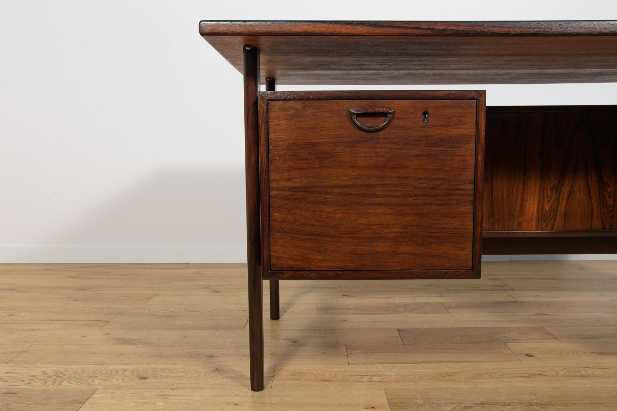 Mid-Century Freestanding Rosewood Desk by Kai Kristiansen for Feldballes. For Sale 3