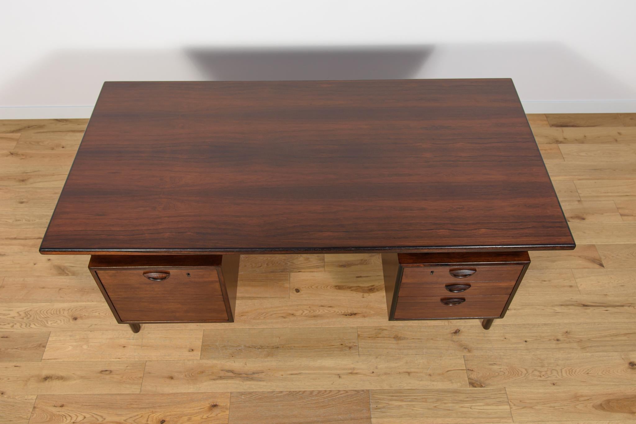 Danish Mid-Century Freestanding Rosewood Desk by Kai Kristiansen for Feldballes. For Sale