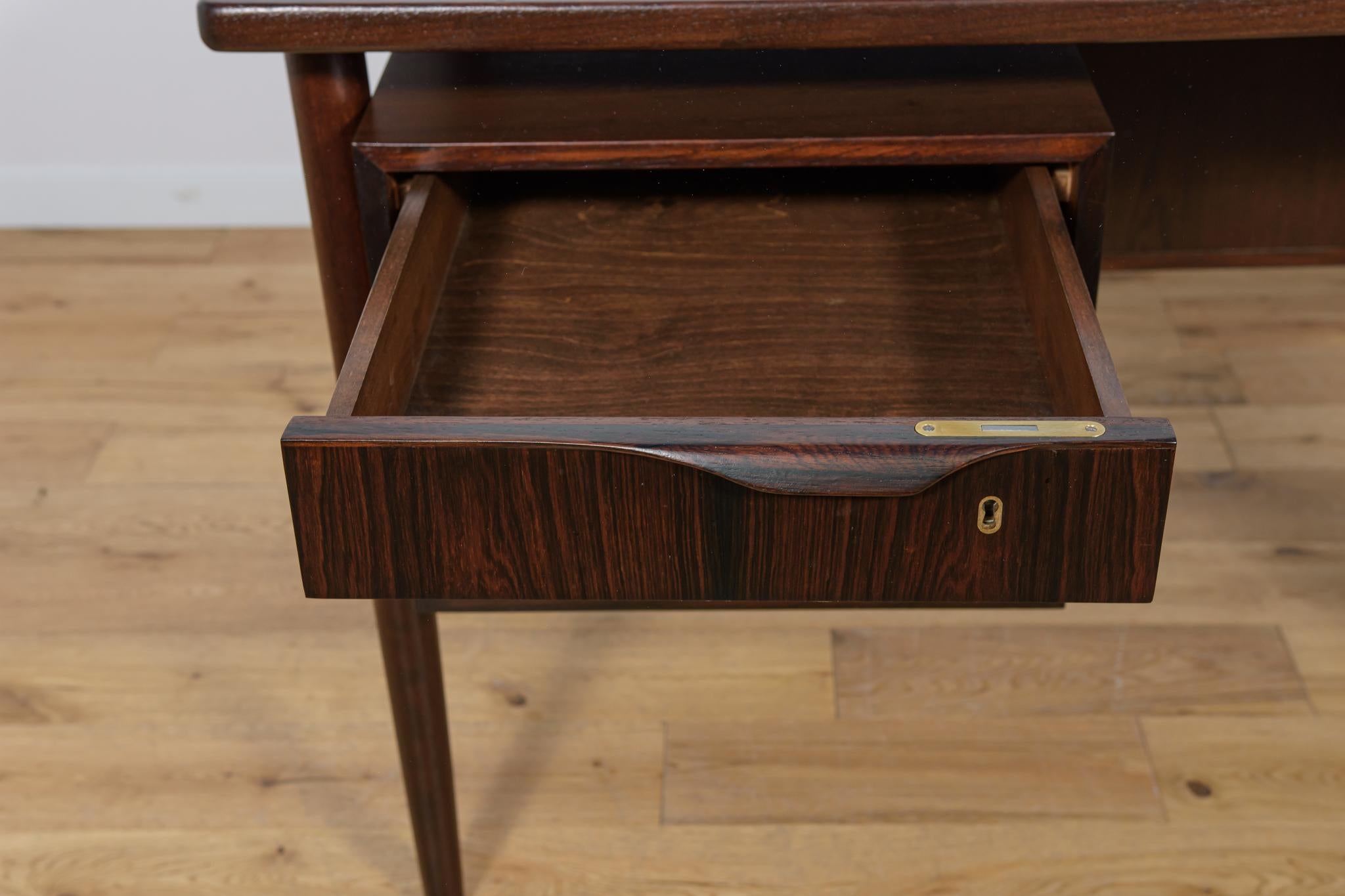 Mid-Century Freestanding Rosewood Desk, Denmark, 1960s For Sale 6