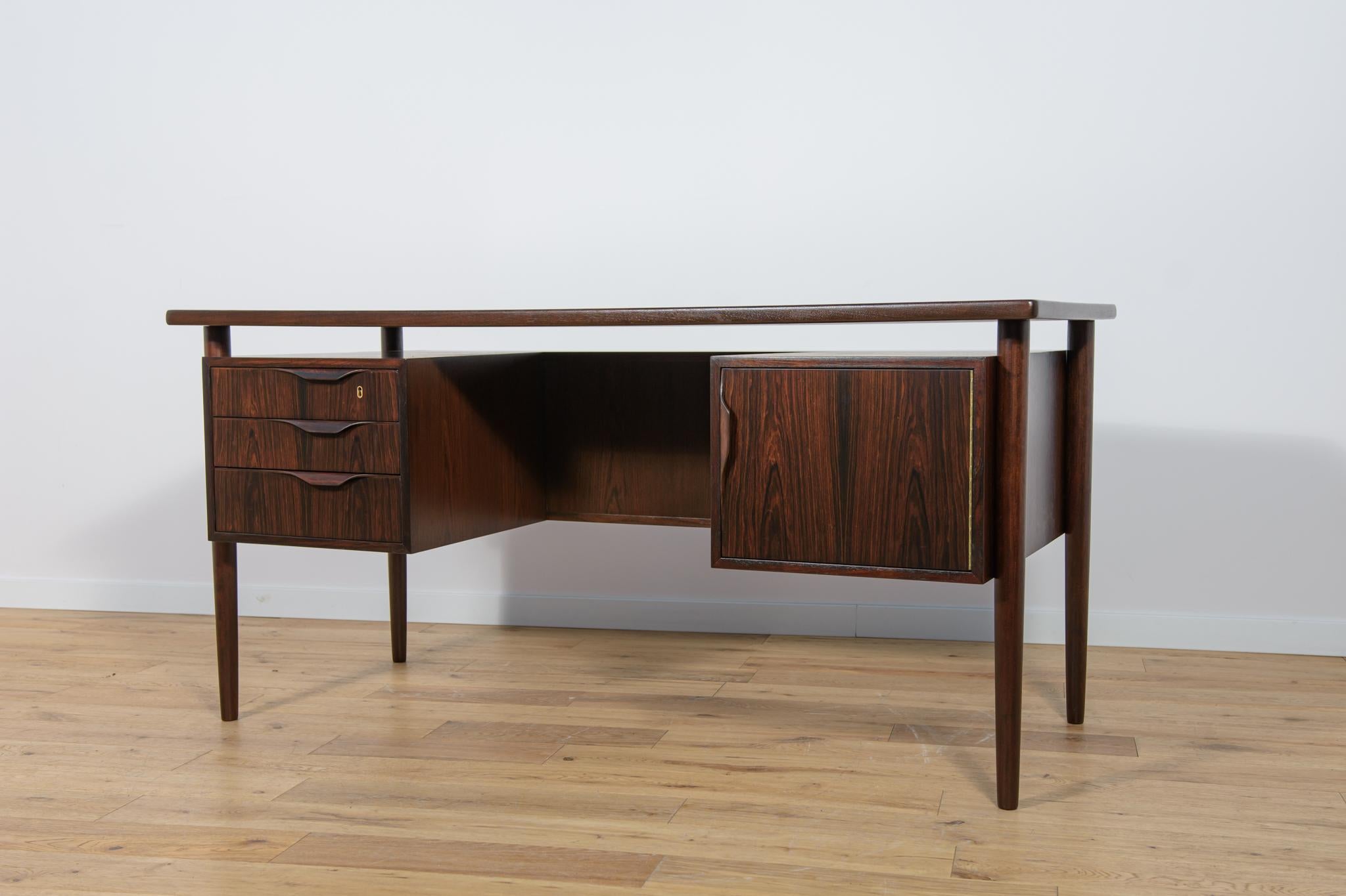 Woodwork Mid-Century Freestanding Rosewood Desk, Denmark, 1960s For Sale