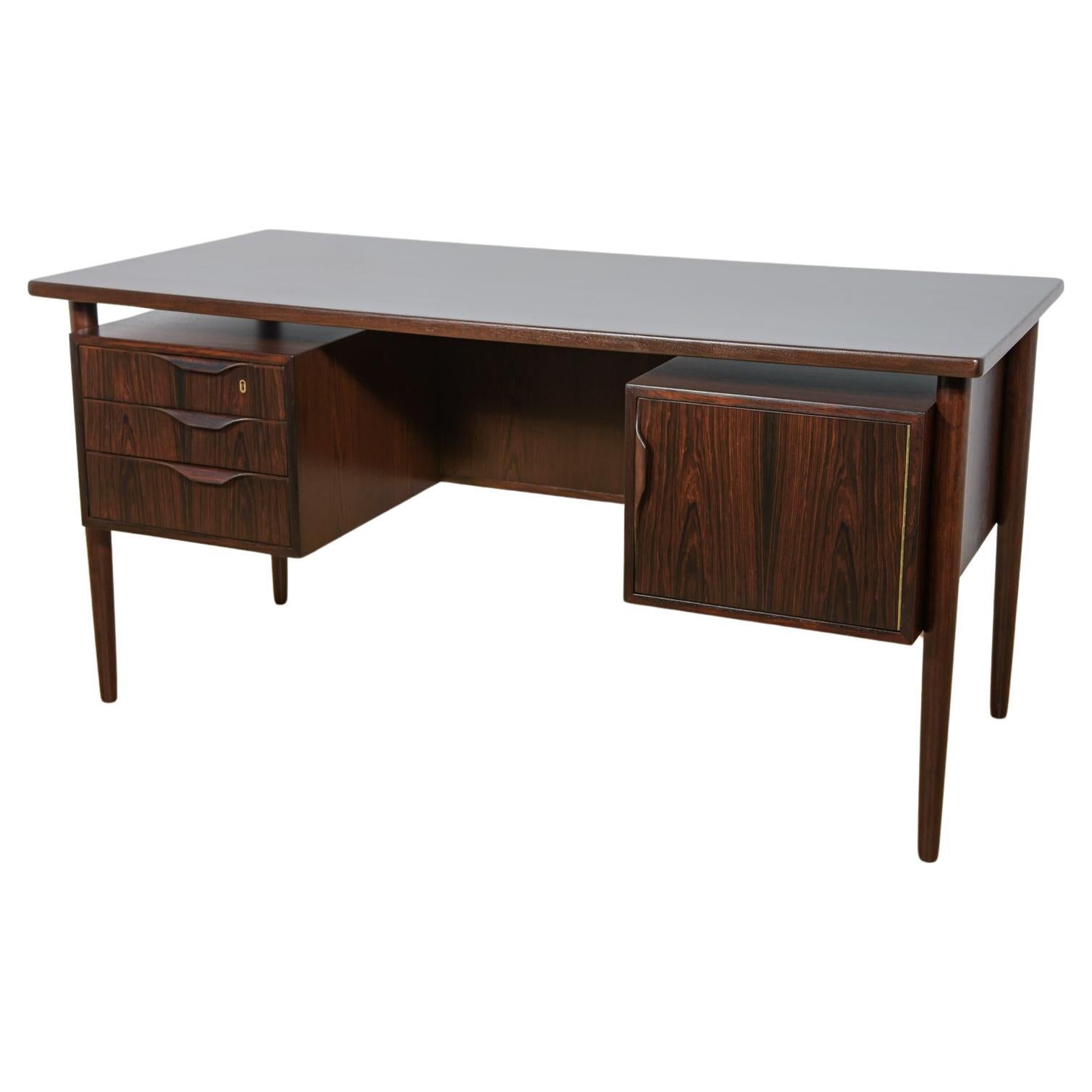 Freistehender Schreibtisch aus Rosenholz, Dänemark, 1960er Jahre
