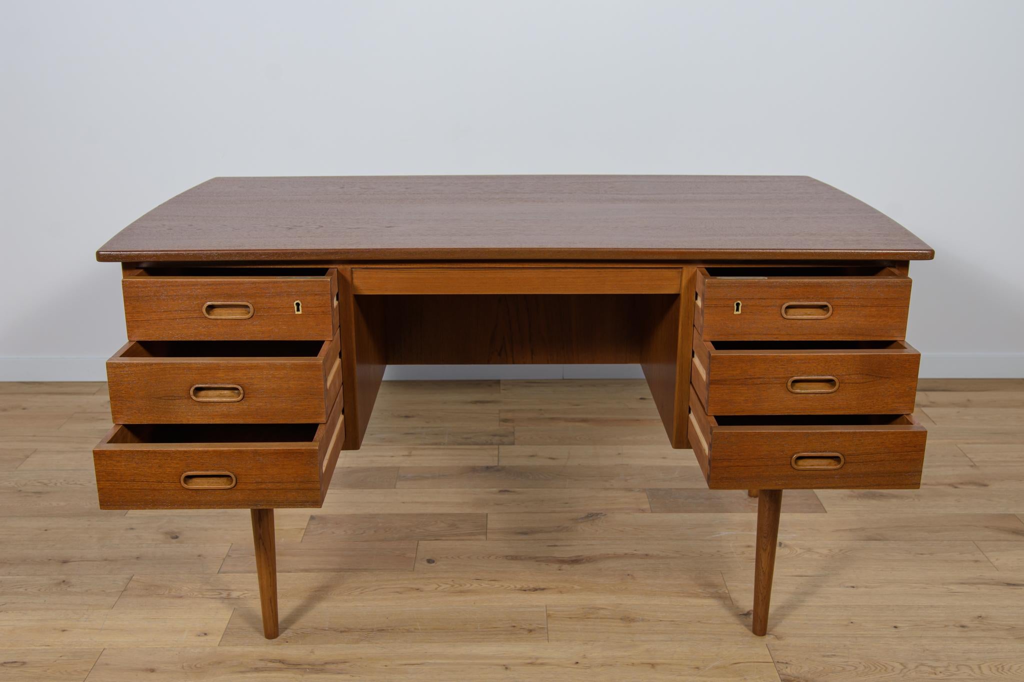 Mid-Century Freestanding Teak Desk, 1960s For Sale 4