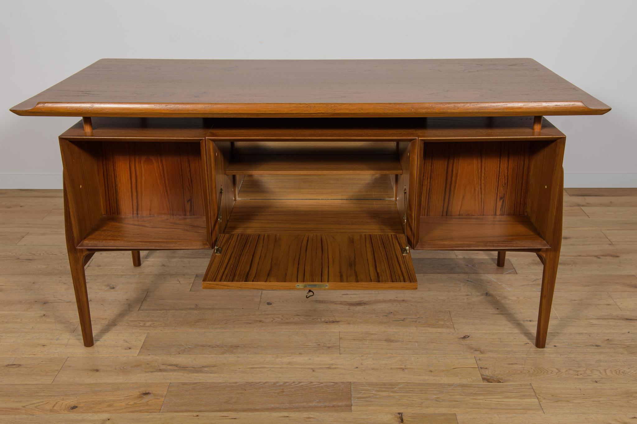 Freistehender Teakholz-Schreibtisch aus der Jahrhundertmitte, 1960er Jahre im Angebot 4