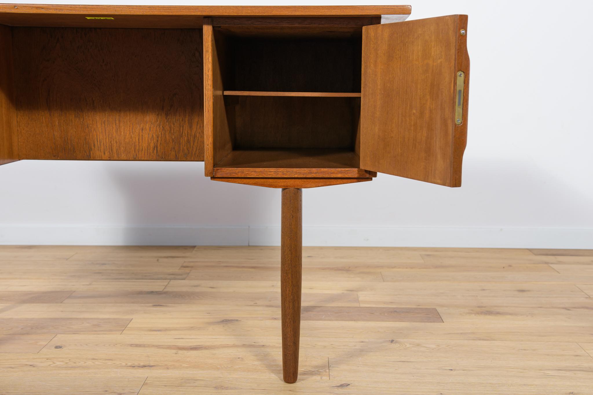 Mid-Century Freestanding Teak Desk, 1960s For Sale 5