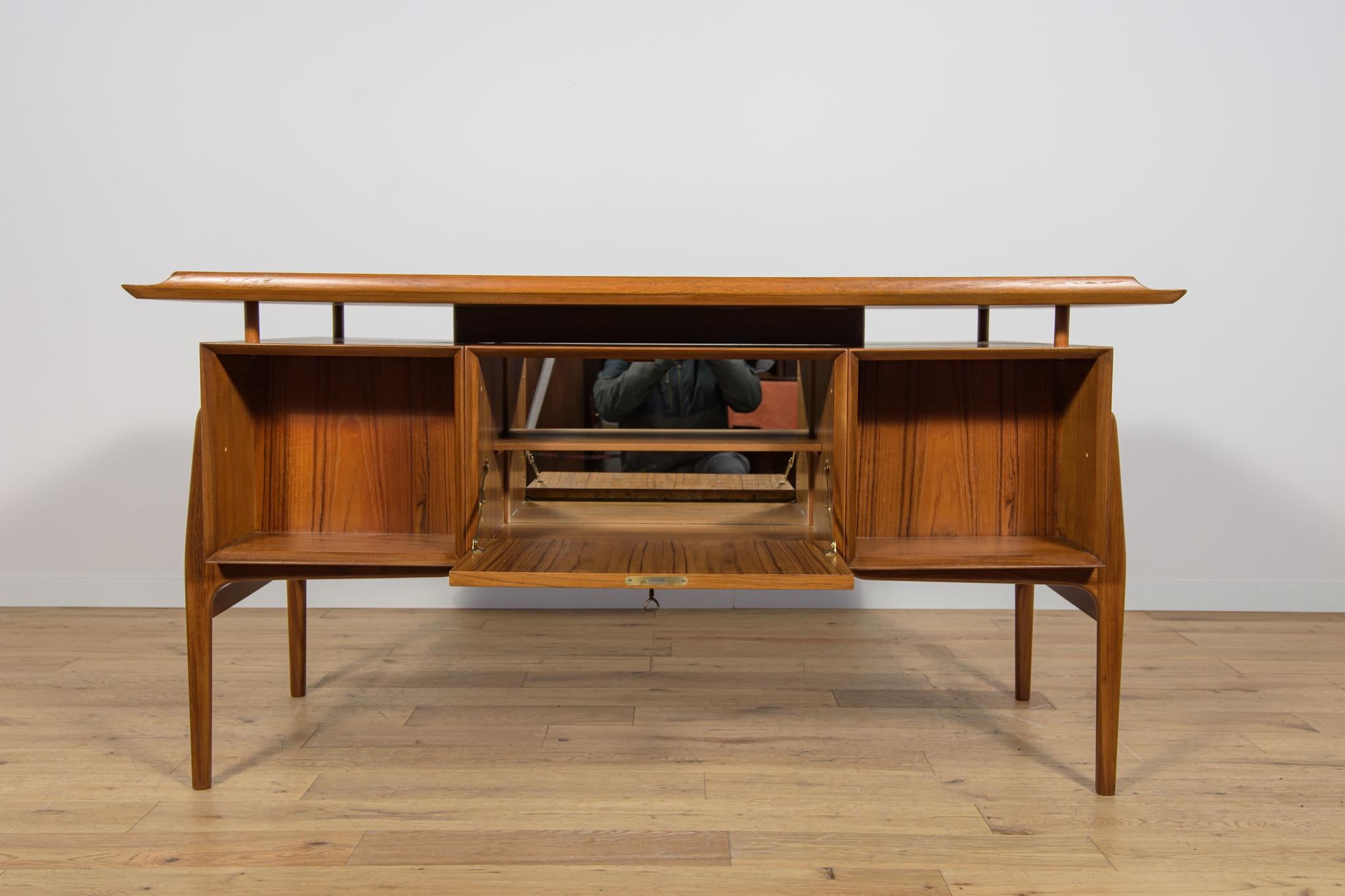 Freistehender Teakholz-Schreibtisch aus der Jahrhundertmitte, 1960er Jahre im Angebot 5