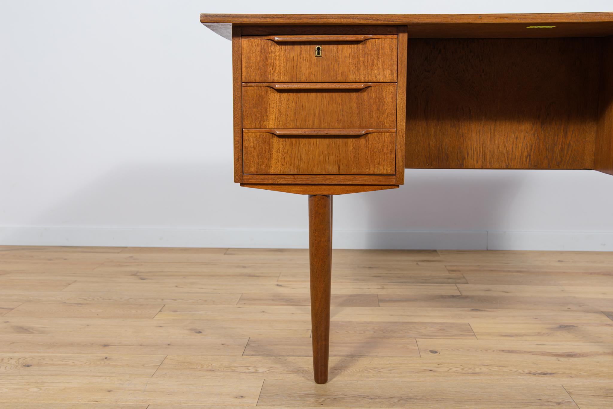 Mid-Century Freestanding Teak Desk, 1960s For Sale 6