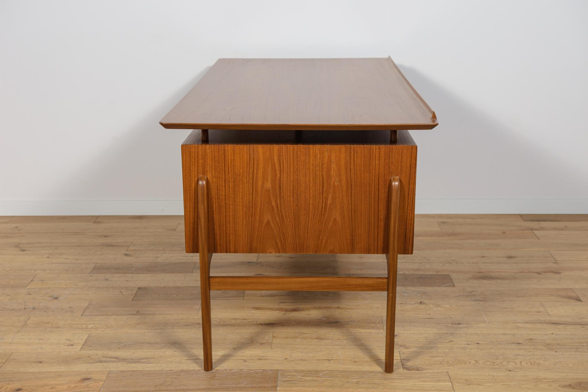 Freistehender Teakholz-Schreibtisch aus der Jahrhundertmitte, 1960er Jahre (Dänisch) im Angebot