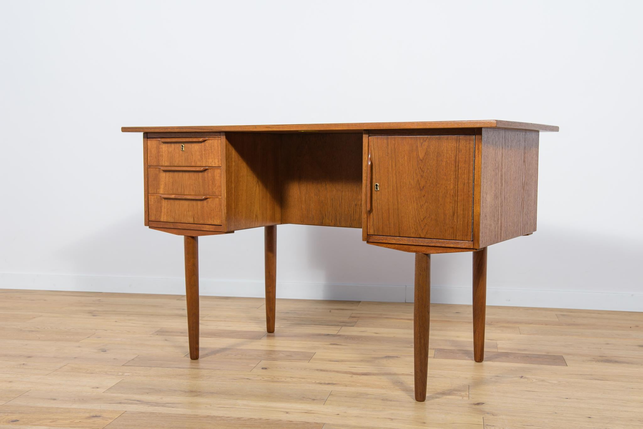 Woodwork Mid-Century Freestanding Teak Desk, 1960s For Sale
